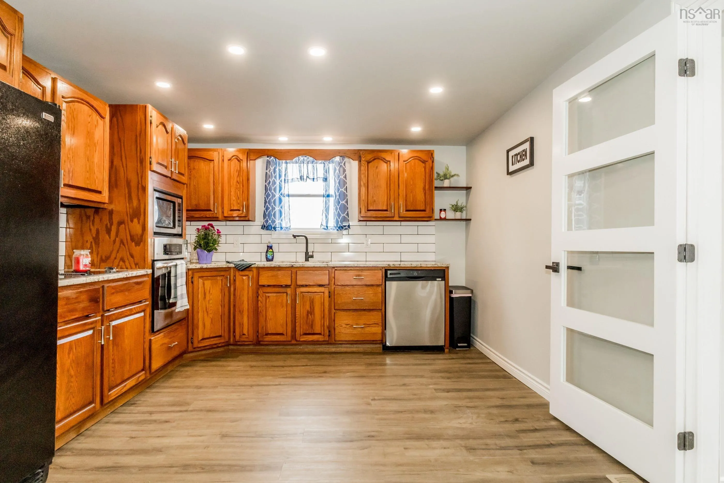 126 Commercial Street, Berwick, NS B0P 1E0, 3 Bedrooms Bedrooms, ,2 BathroomsBathrooms,Residential,For Sale,Commercial,202518988