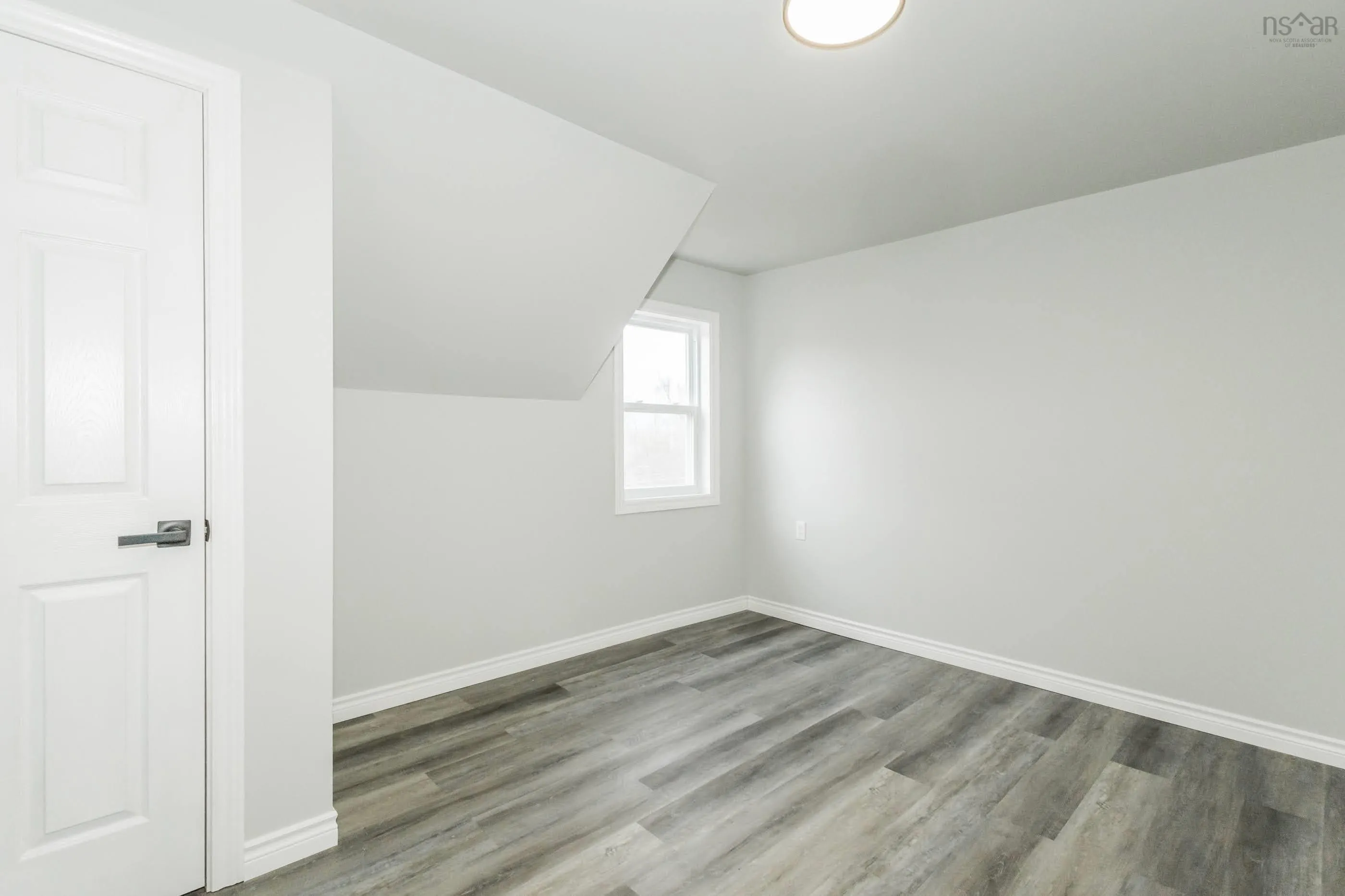 126 Commercial Street, Berwick, NS B0P 1E0, 3 Bedrooms Bedrooms, ,2 BathroomsBathrooms,Residential,For Sale,Commercial,202518988