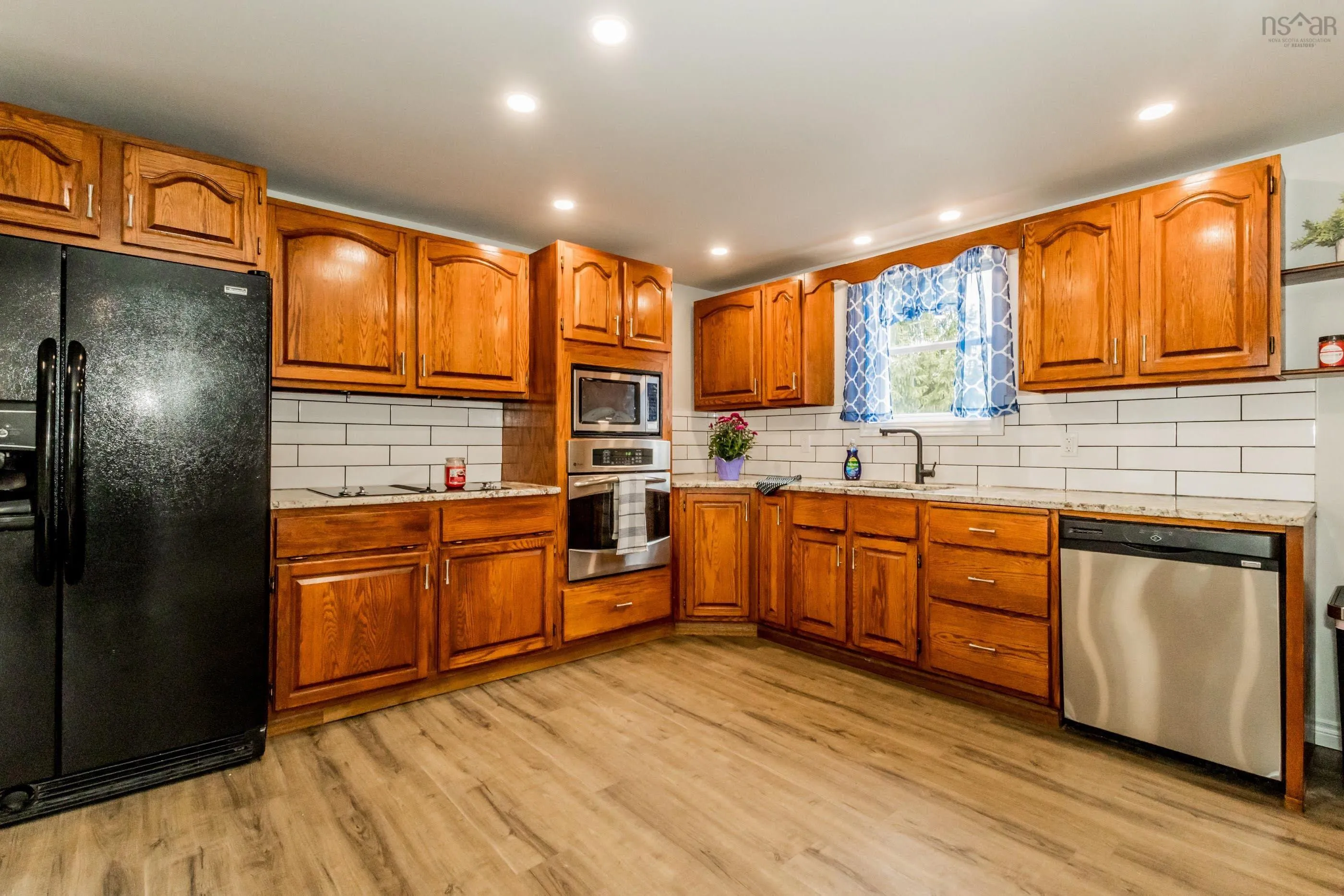 126 Commercial Street, Berwick, NS B0P 1E0, 3 Bedrooms Bedrooms, ,2 BathroomsBathrooms,Residential,For Sale,Commercial,202518988