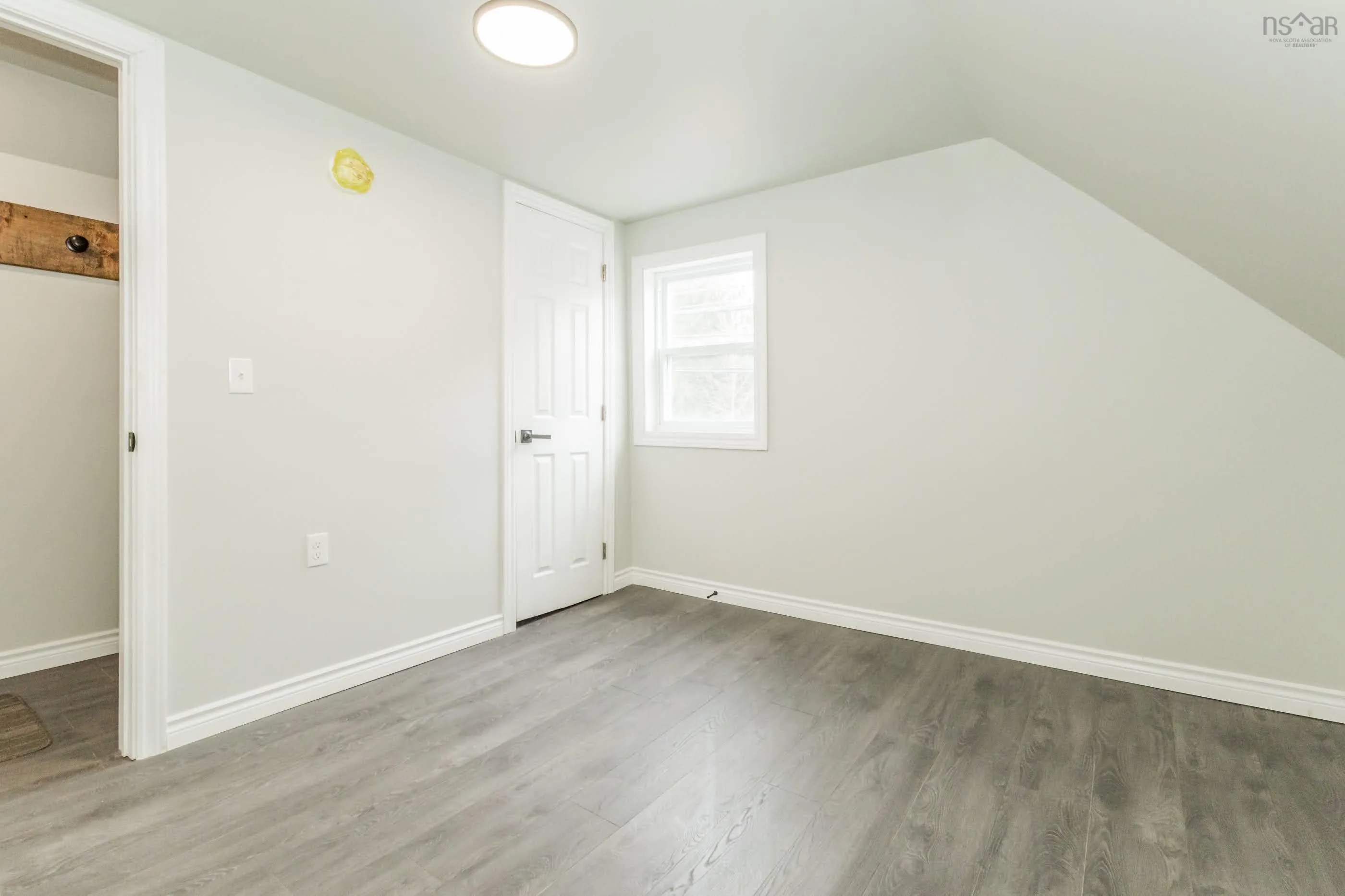 126 Commercial Street, Berwick, NS B0P 1E0, 3 Bedrooms Bedrooms, ,2 BathroomsBathrooms,Residential,For Sale,Commercial,202518988