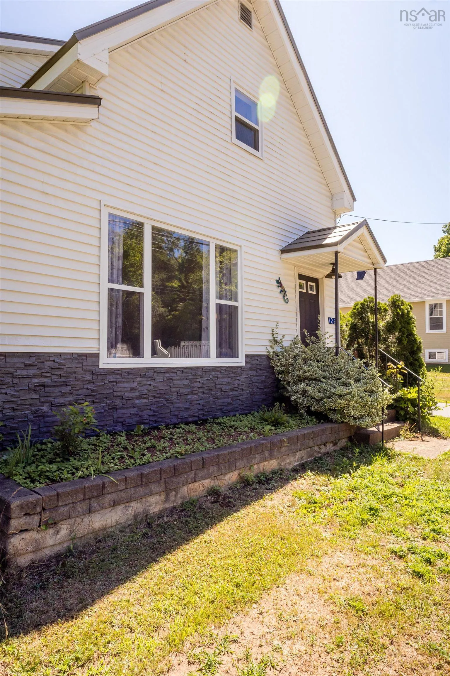 126 Commercial Street, Berwick, NS B0P 1E0, 3 Bedrooms Bedrooms, ,2 BathroomsBathrooms,Residential,For Sale,Commercial,202518988