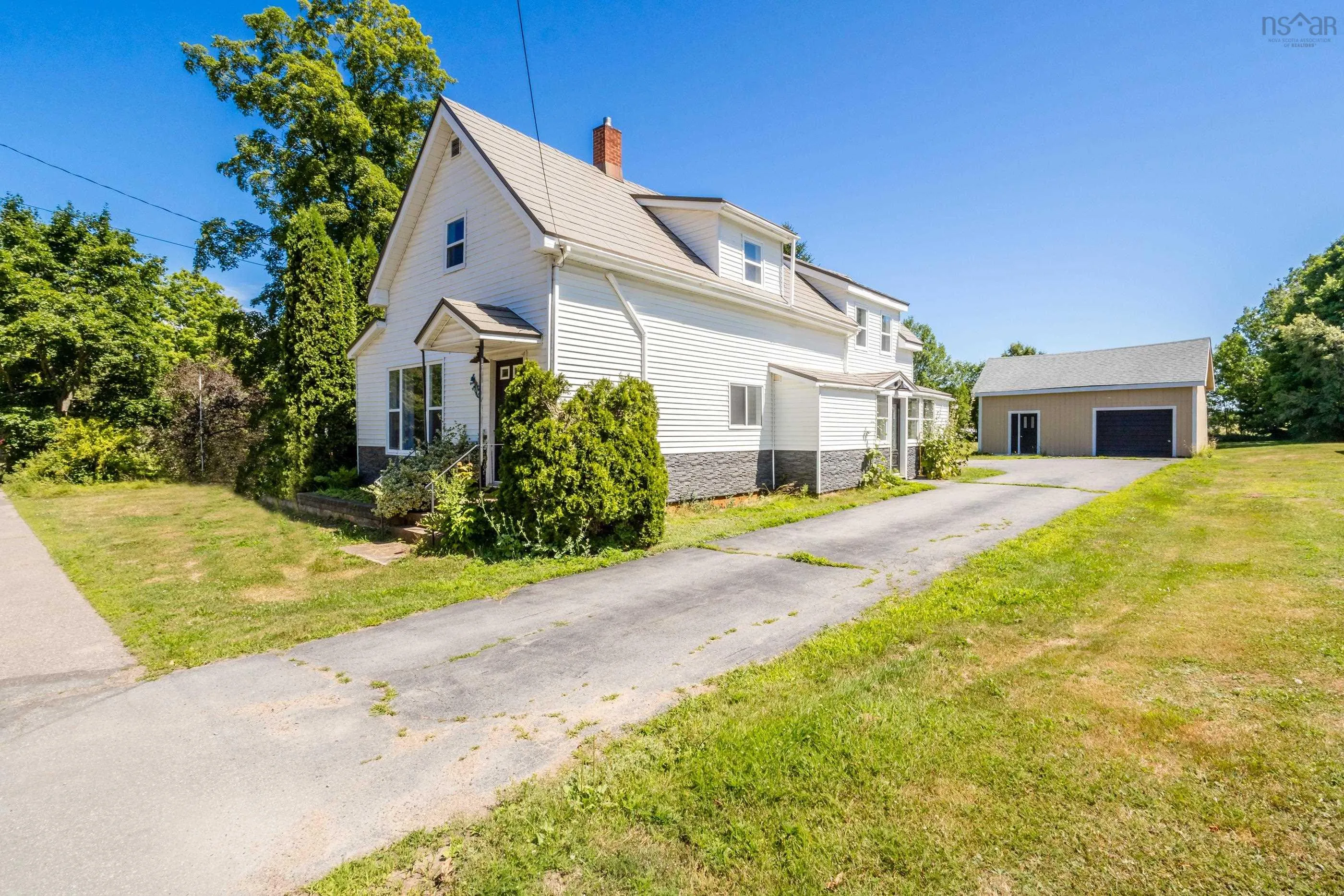 126 Commercial Street, Berwick, NS B0P 1E0, 3 Bedrooms Bedrooms, ,2 BathroomsBathrooms,Residential,For Sale,Commercial,202518988