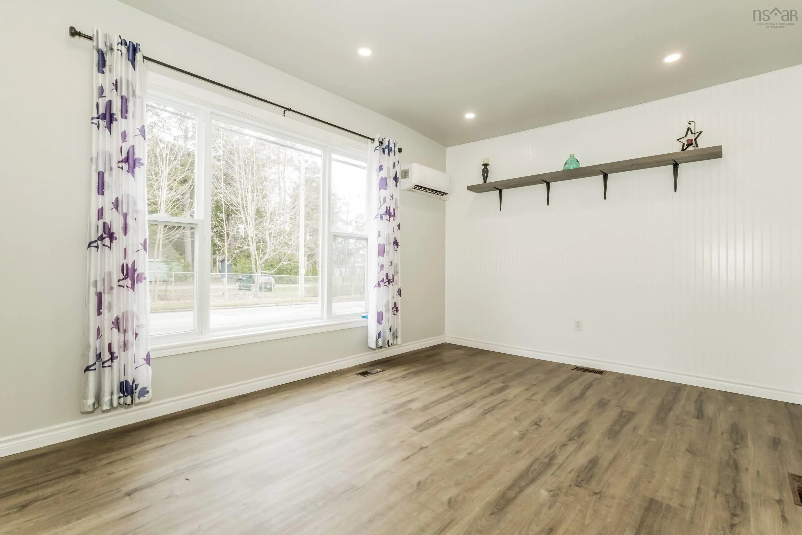 126 Commercial Street, Berwick, NS B0P 1E0, 3 Bedrooms Bedrooms, ,2 BathroomsBathrooms,Residential,For Sale,Commercial,202518988