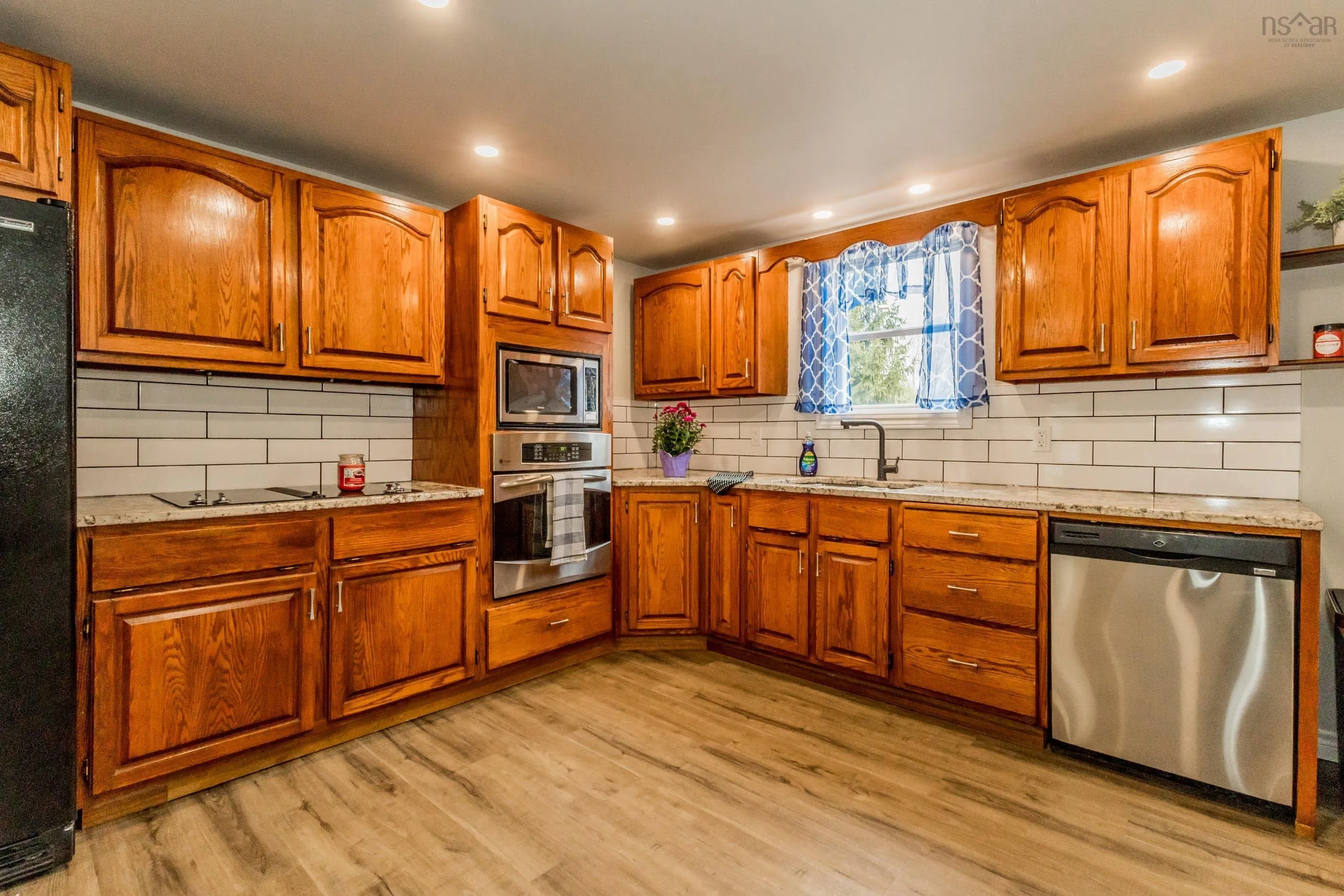 126 Commercial Street, Berwick, NS B0P 1E0, 3 Bedrooms Bedrooms, ,2 BathroomsBathrooms,Residential,For Sale,Commercial,202518988