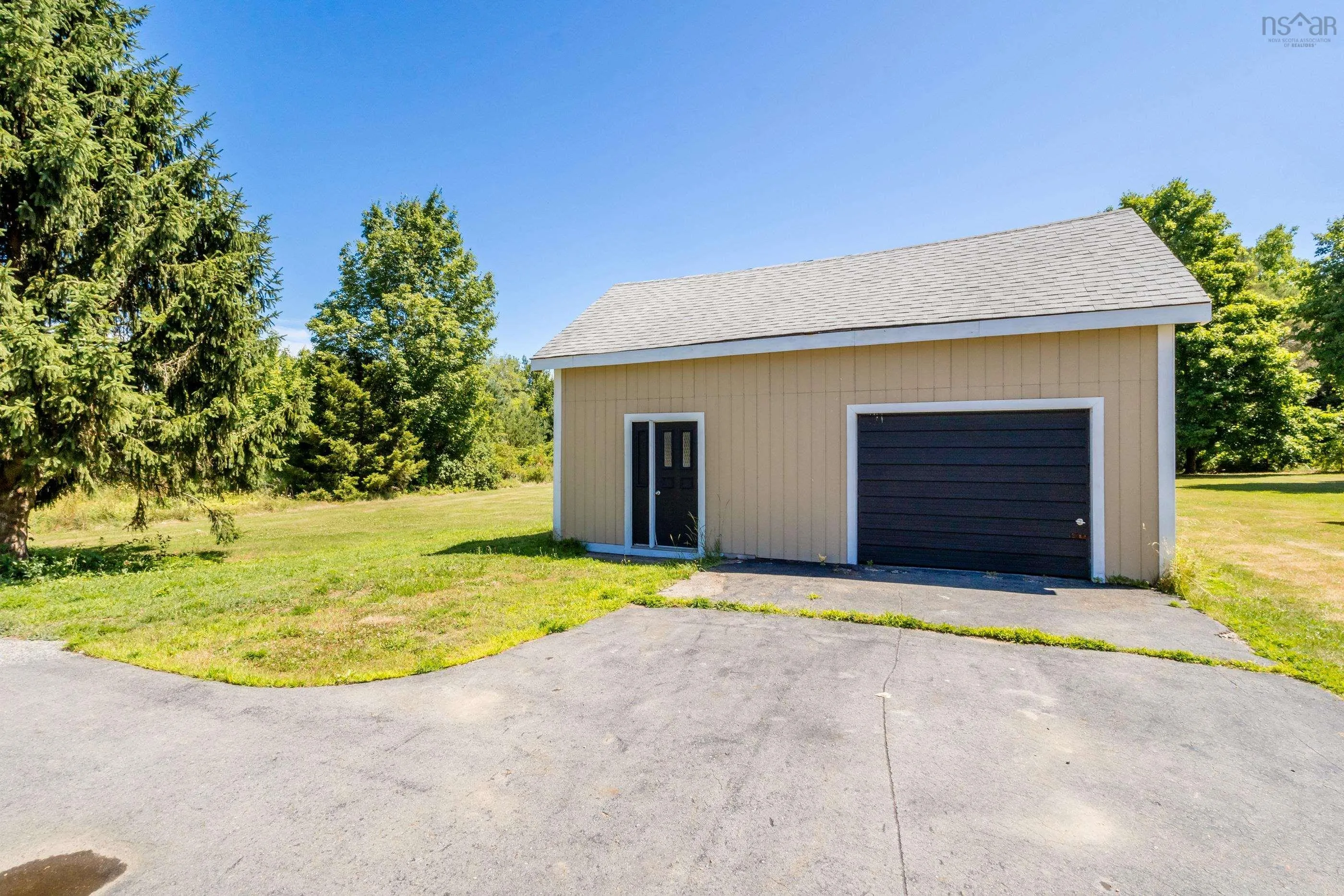 126 Commercial Street, Berwick, NS B0P 1E0, 3 Bedrooms Bedrooms, ,2 BathroomsBathrooms,Residential,For Sale,Commercial,202518988