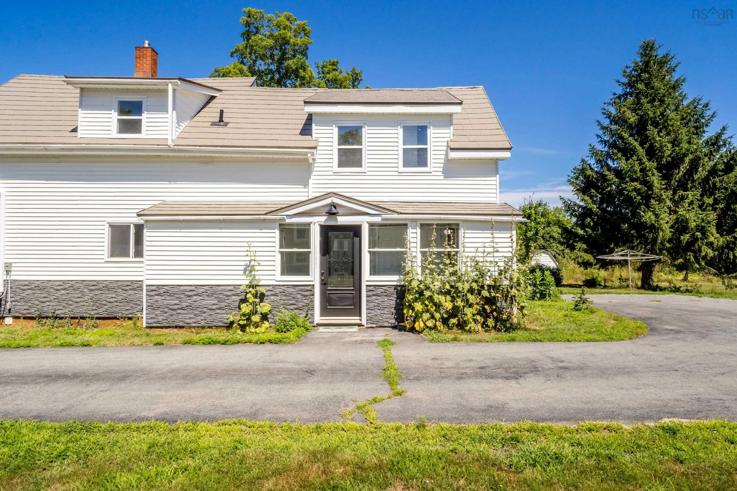 126 Commercial Street, Berwick, NS B0P 1E0, 3 Bedrooms Bedrooms, ,2 BathroomsBathrooms,Residential,For Sale,Commercial,202518988
