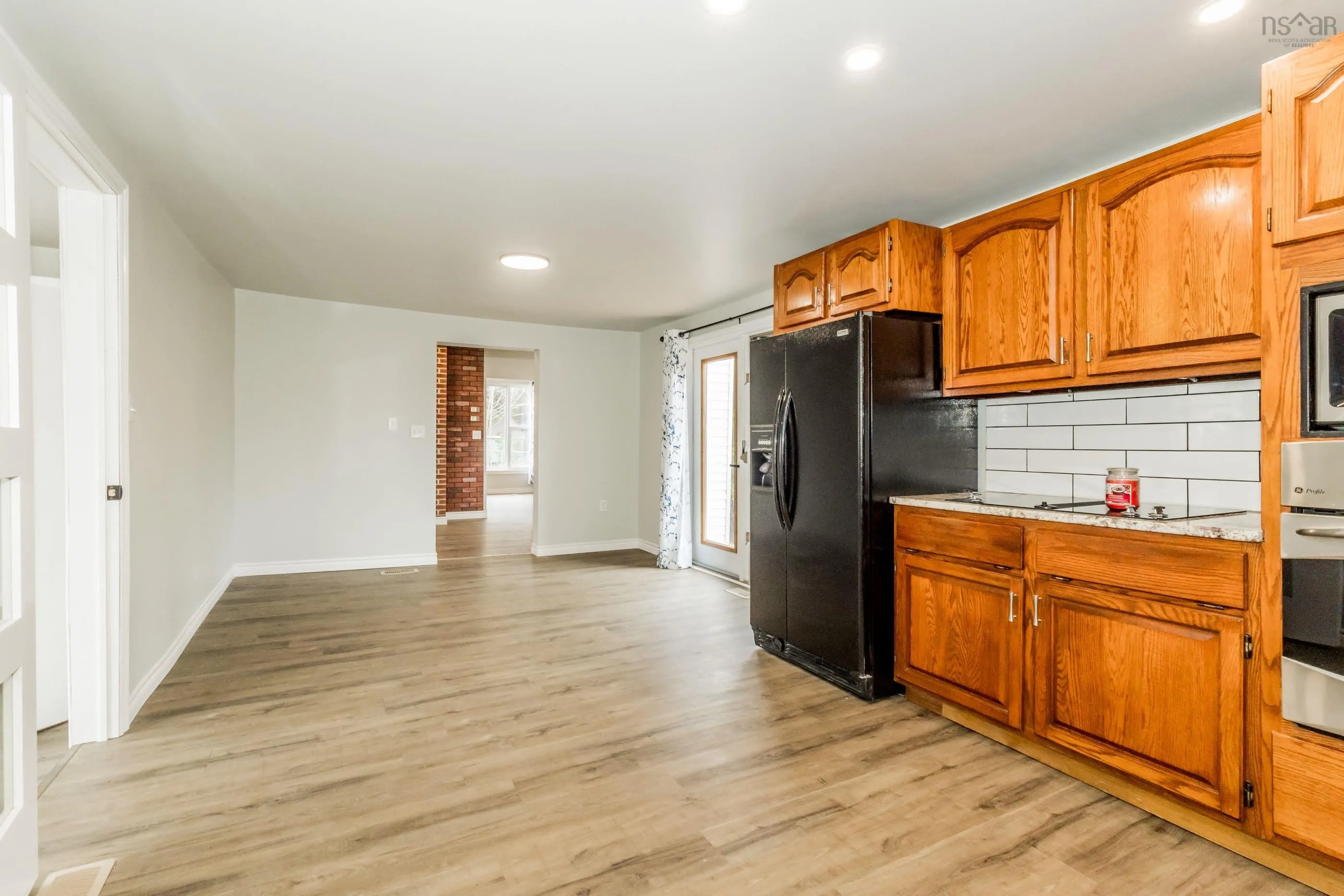 126 Commercial Street, Berwick, NS B0P 1E0, 3 Bedrooms Bedrooms, ,2 BathroomsBathrooms,Residential,For Sale,Commercial,202518988