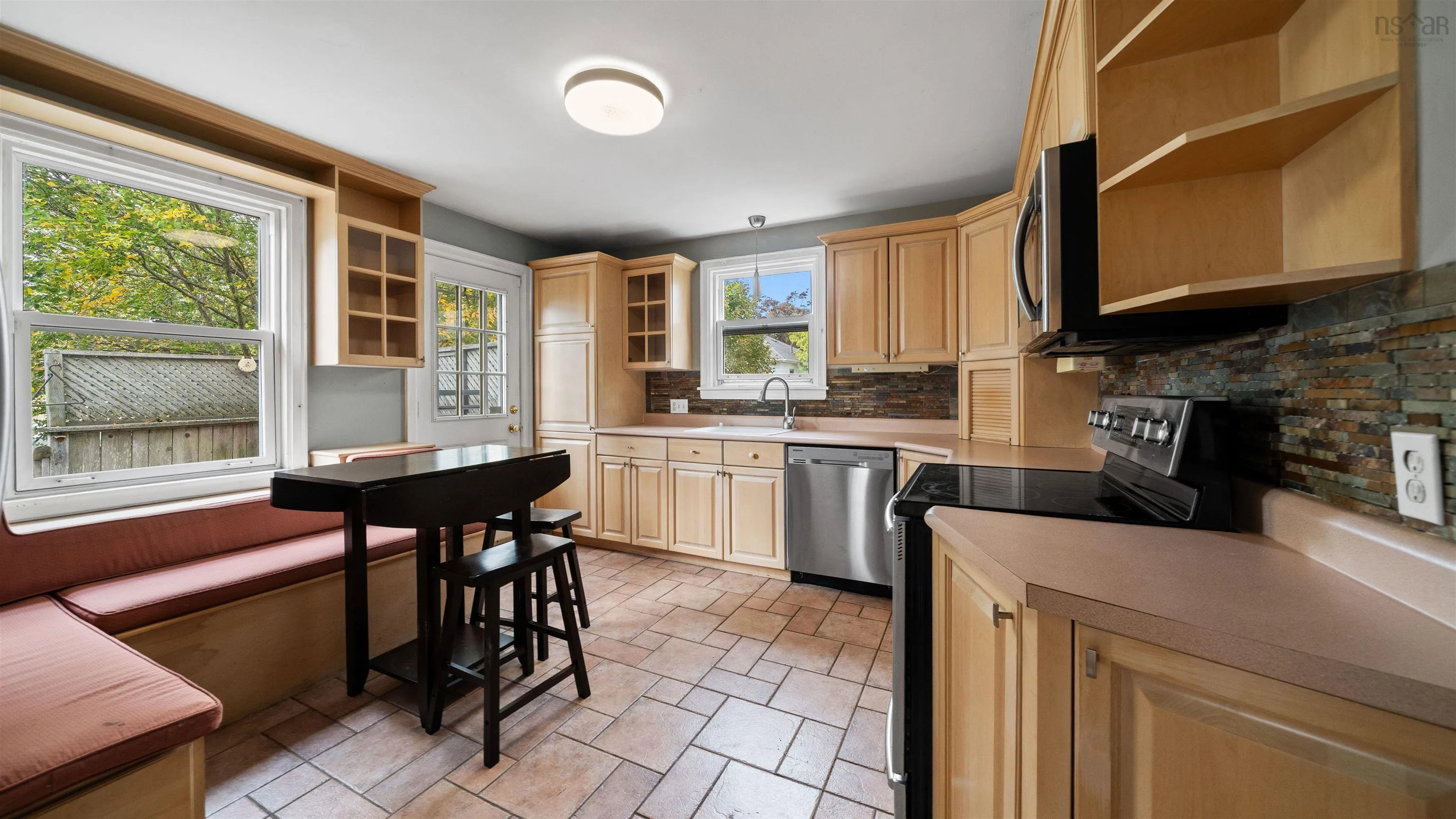 7038 Pearson Drive, Halifax, NS B3L 2K8, 3 Bedrooms Bedrooms, ,3 BathroomsBathrooms,Residential,For Sale,Pearson,202525567