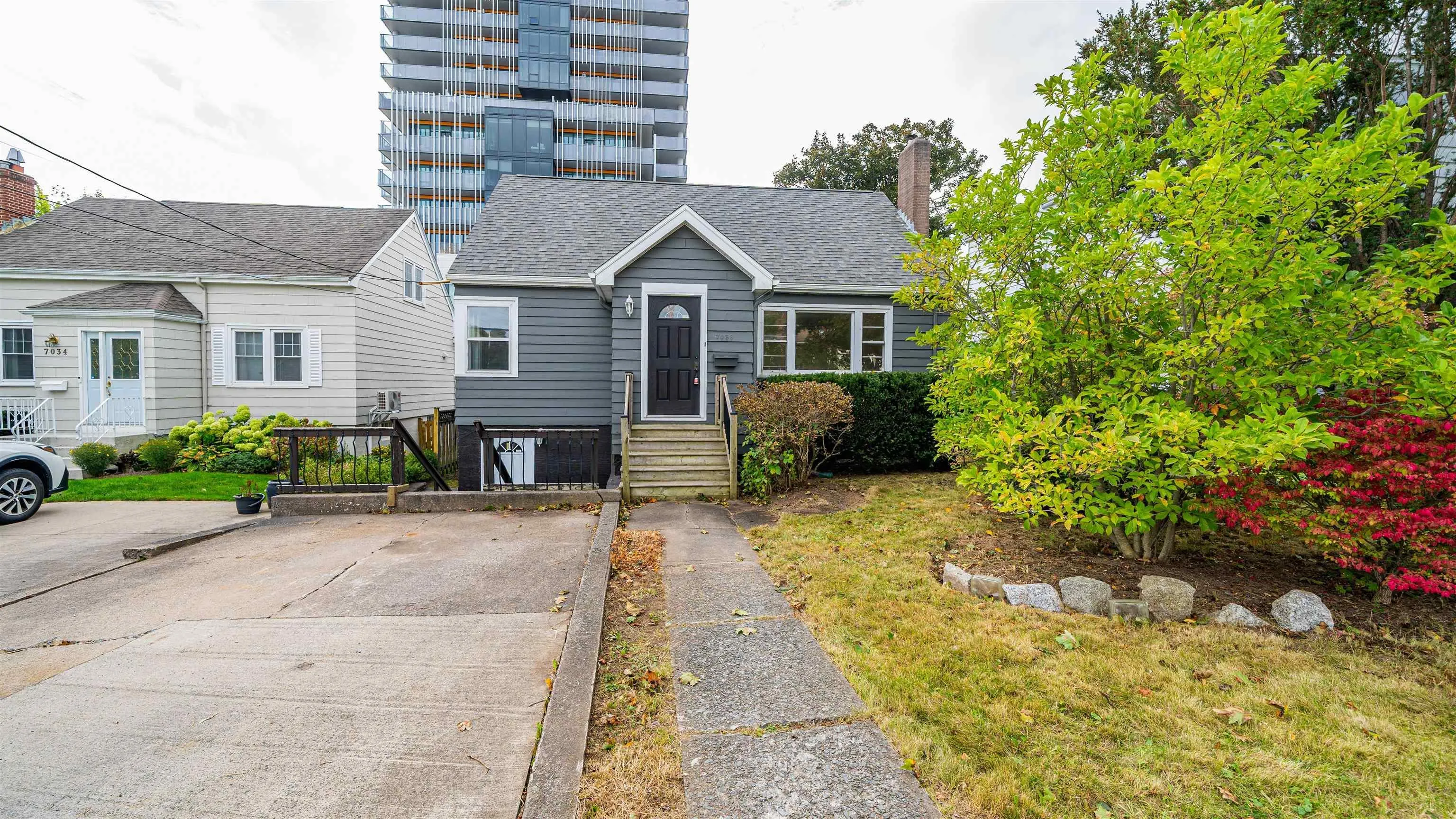 7038 Pearson Drive, Halifax, NS B3L 2K8, 3 Bedrooms Bedrooms, ,3 BathroomsBathrooms,Residential,For Sale,Pearson,202525567