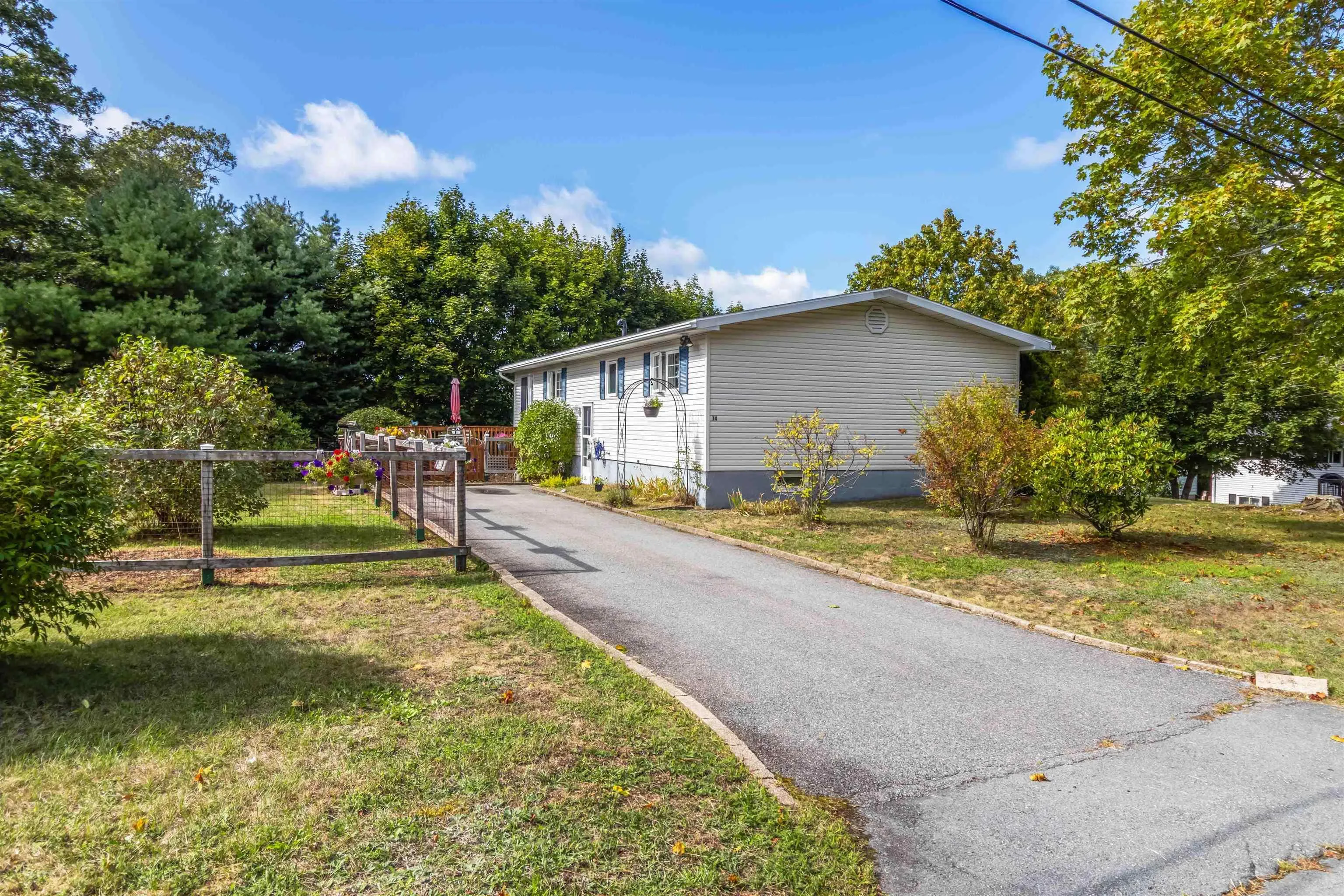 14 Bennett Avenue, Bridgewater, NS B4V 3A9, 3 Bedrooms Bedrooms, ,1 BathroomBathrooms,Residential,For Sale,Bennett,202523245