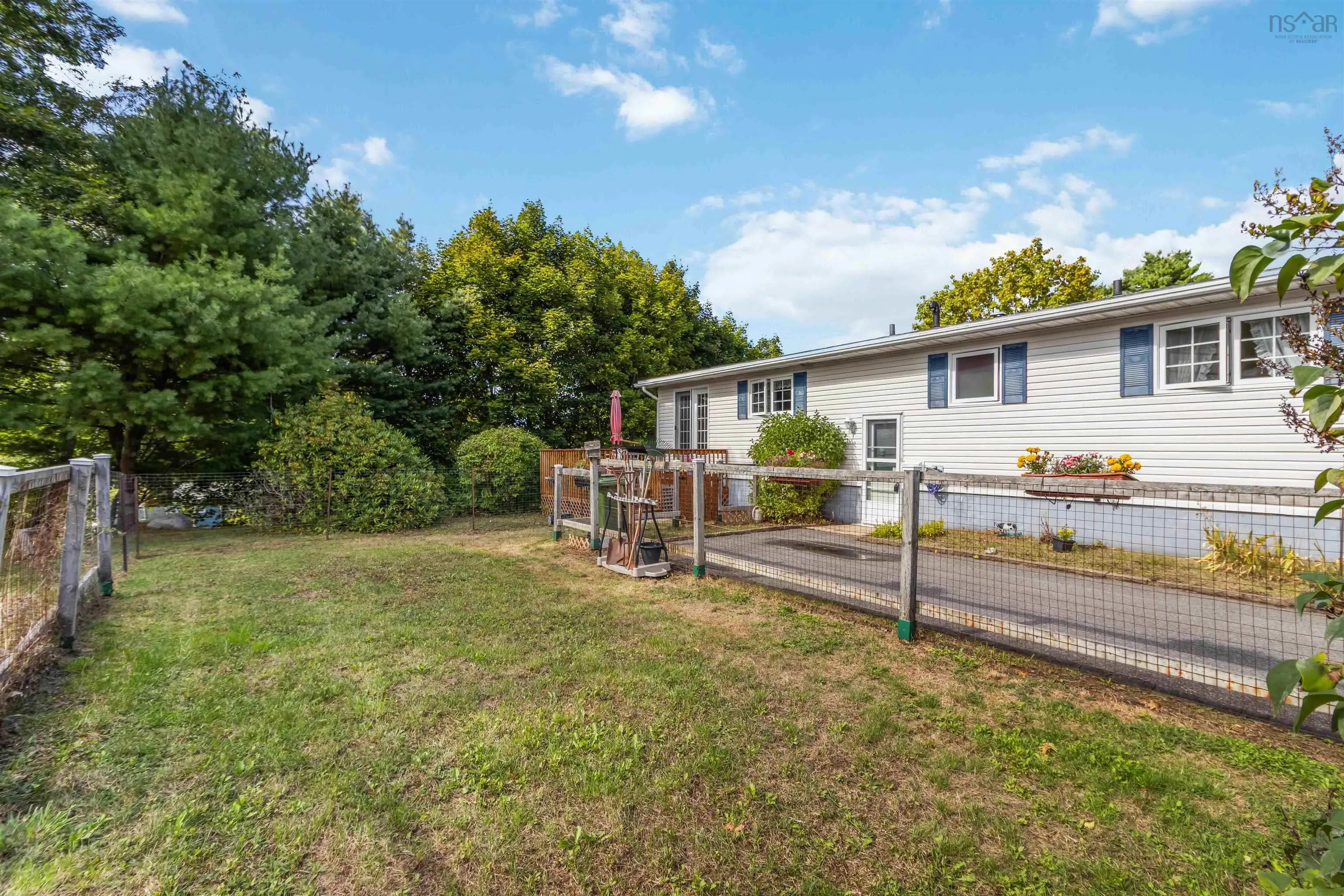 14 Bennett Avenue, Bridgewater, NS B4V 3A9, 3 Bedrooms Bedrooms, ,1 BathroomBathrooms,Residential,For Sale,Bennett,202523245