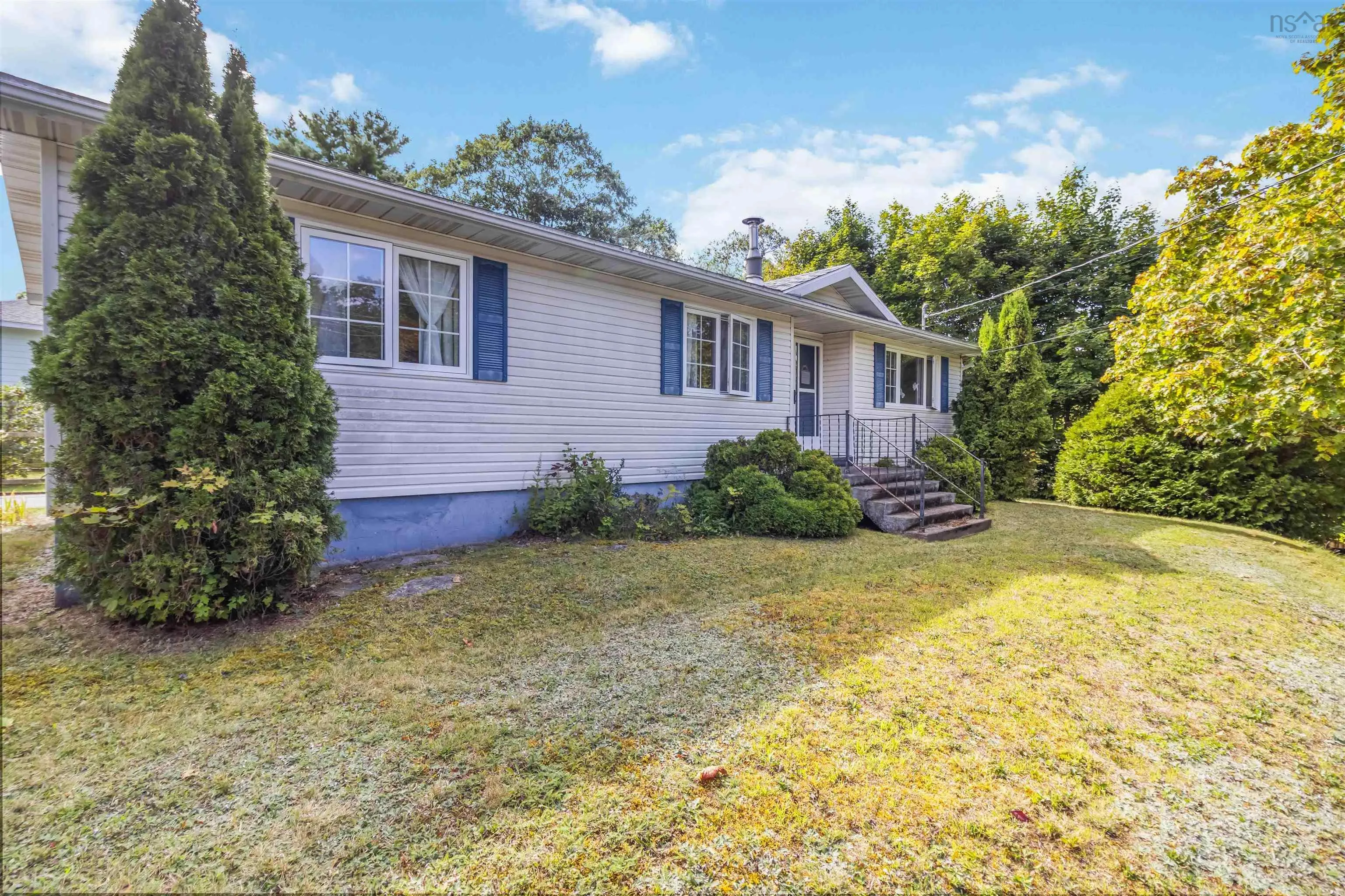 14 Bennett Avenue, Bridgewater, NS B4V 3A9, 3 Bedrooms Bedrooms, ,1 BathroomBathrooms,Residential,For Sale,Bennett,202523245
