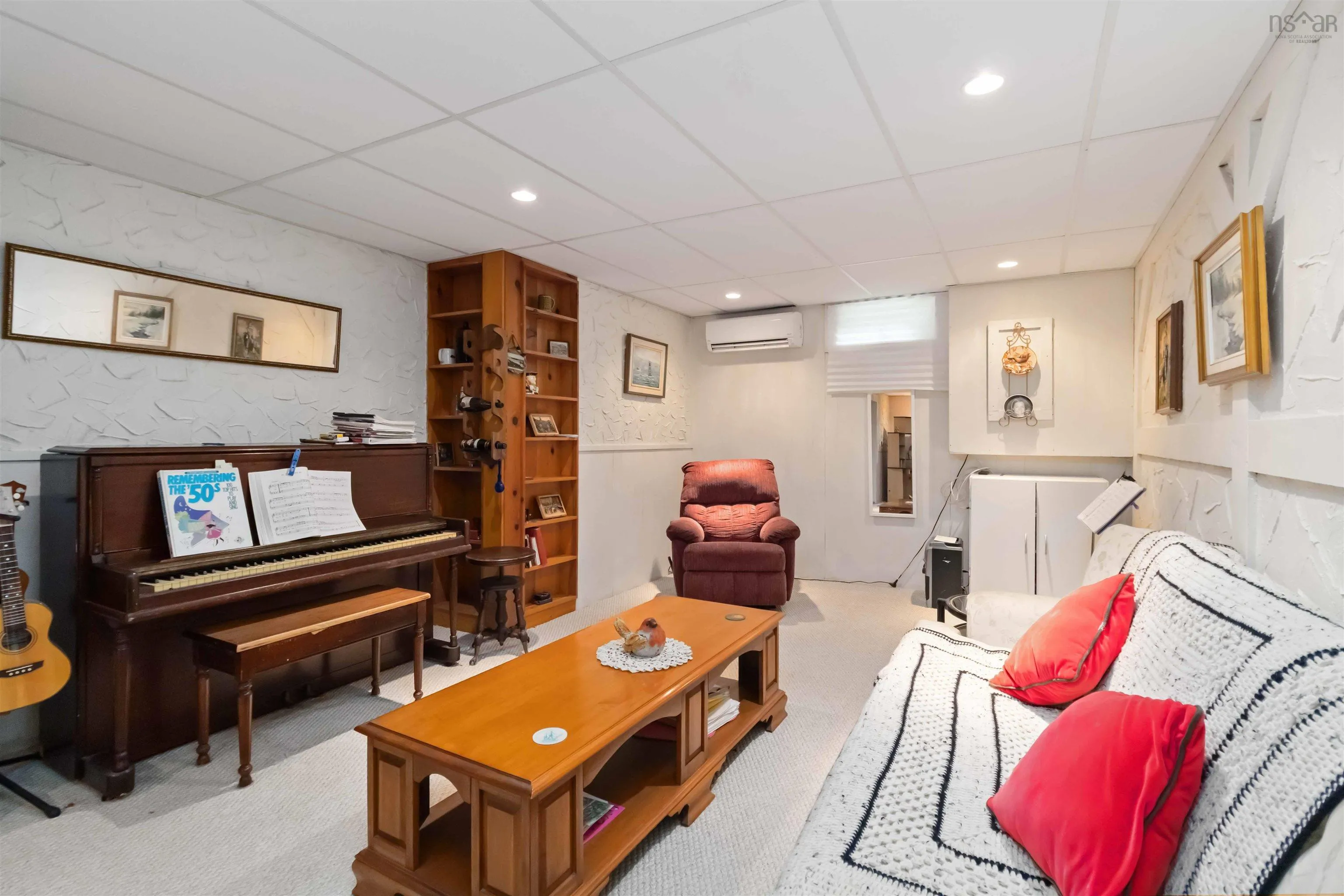 14 Bennett Avenue, Bridgewater, NS B4V 3A9, 3 Bedrooms Bedrooms, ,1 BathroomBathrooms,Residential,For Sale,Bennett,202523245