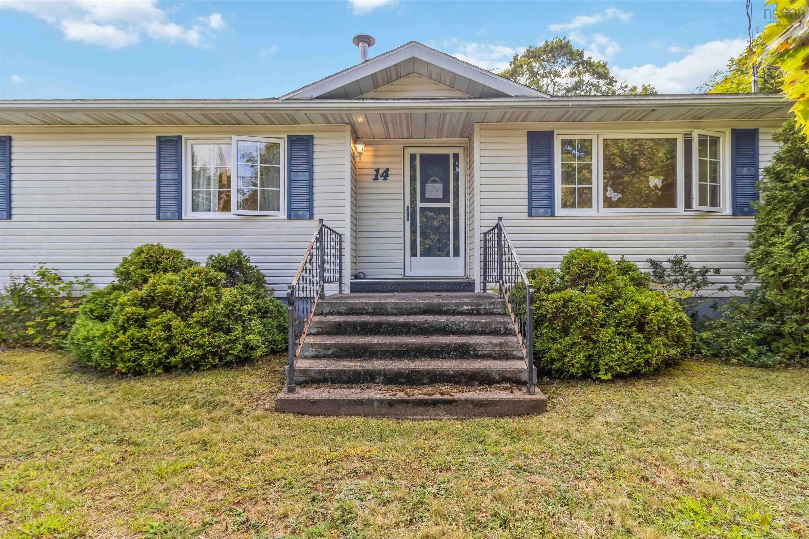 14 Bennett Avenue, Bridgewater, NS B4V 3A9, 3 Bedrooms Bedrooms, ,1 BathroomBathrooms,Residential,For Sale,Bennett,202523245