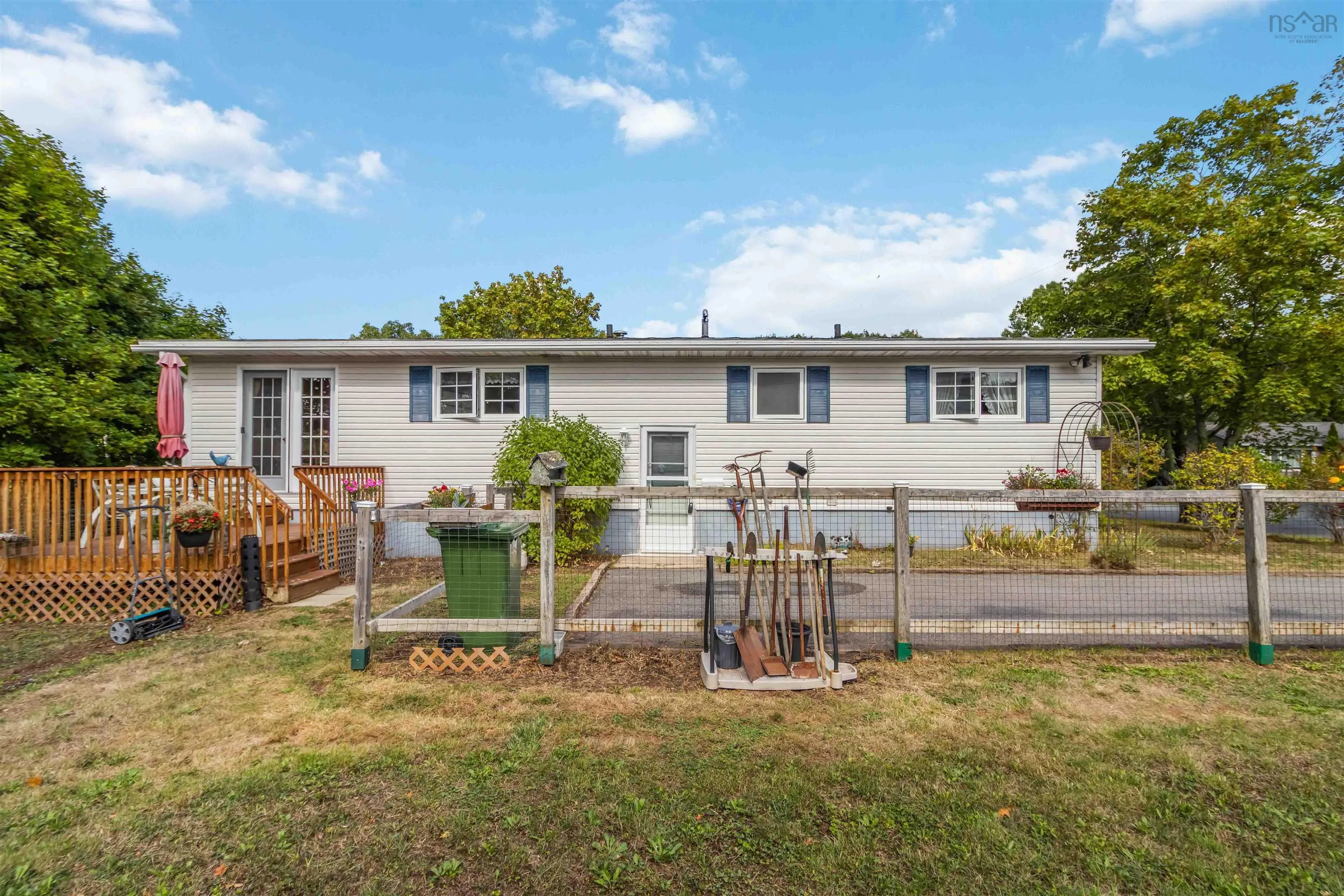 14 Bennett Avenue, Bridgewater, NS B4V 3A9, 3 Bedrooms Bedrooms, ,1 BathroomBathrooms,Residential,For Sale,Bennett,202523245
