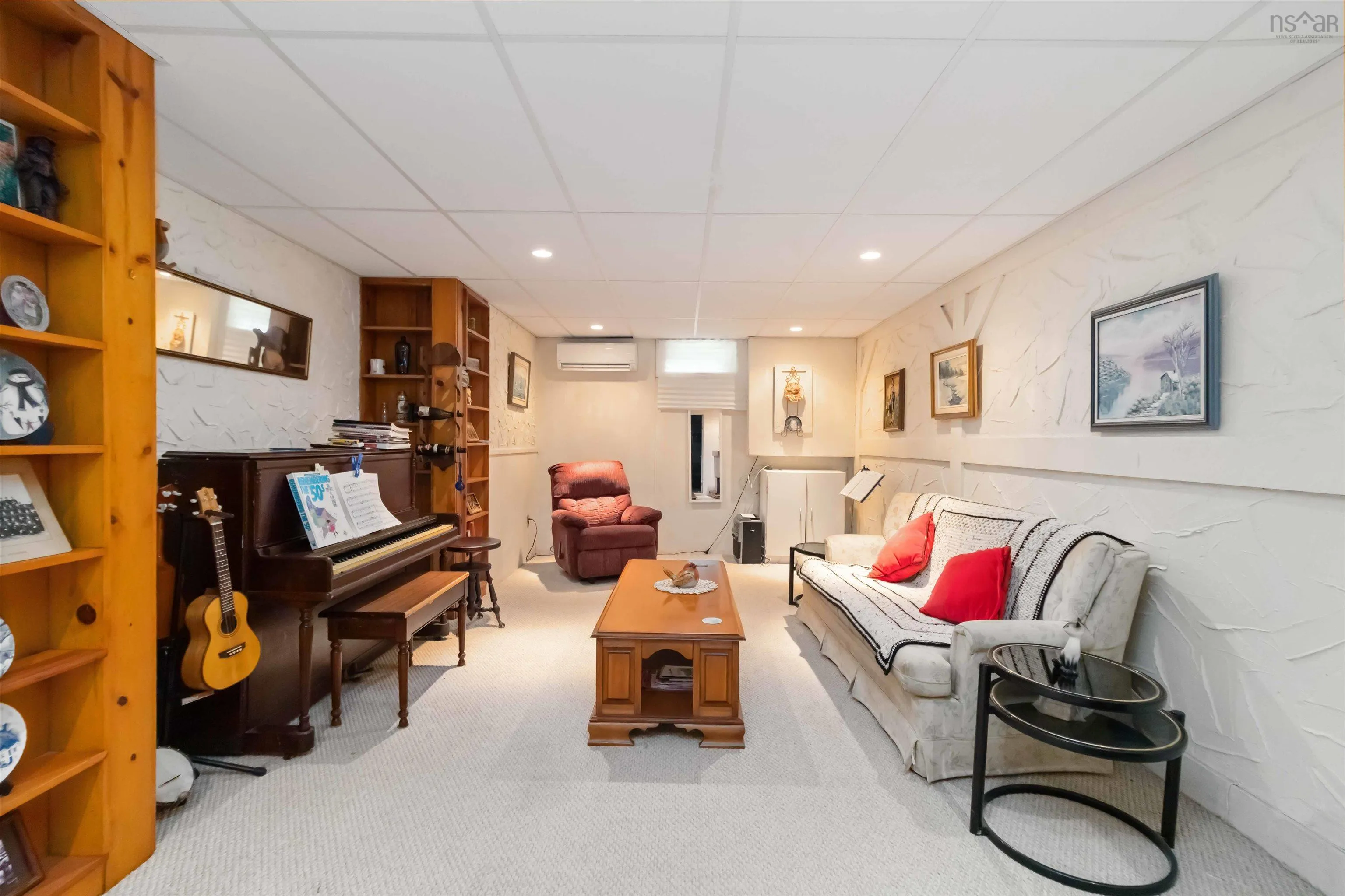 14 Bennett Avenue, Bridgewater, NS B4V 3A9, 3 Bedrooms Bedrooms, ,1 BathroomBathrooms,Residential,For Sale,Bennett,202523245