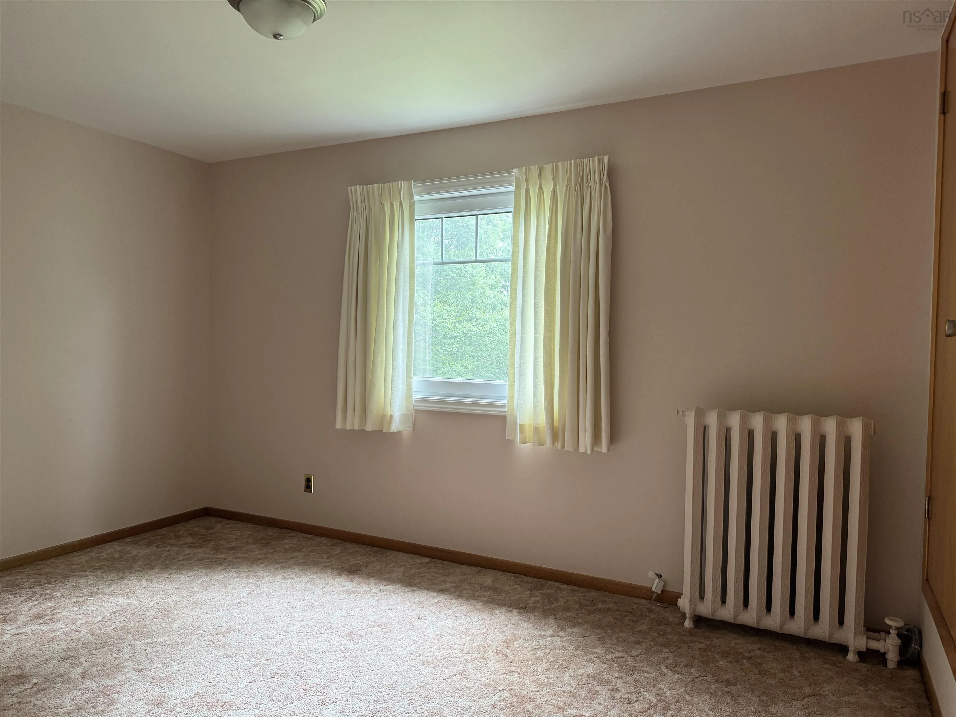 37 Beech Street, Sydney Mines, NS B1V 1J2, 4 Bedrooms Bedrooms, ,2 BathroomsBathrooms,Residential,For Sale,Beech,202517461
