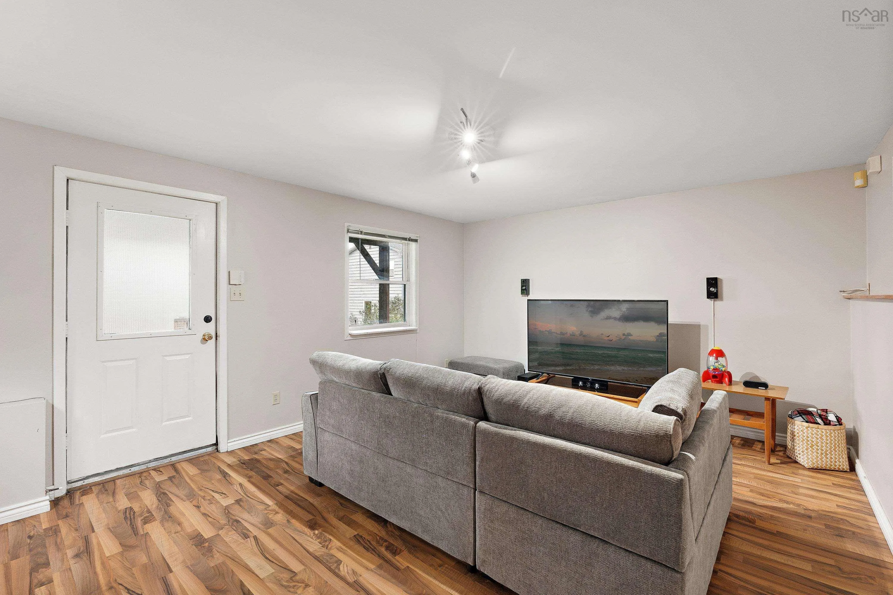 18 Bryden Avenue, Halifax, NS B3P 1H2, 3 Bedrooms Bedrooms, ,2 BathroomsBathrooms,Residential,For Sale,Bryden,202524112