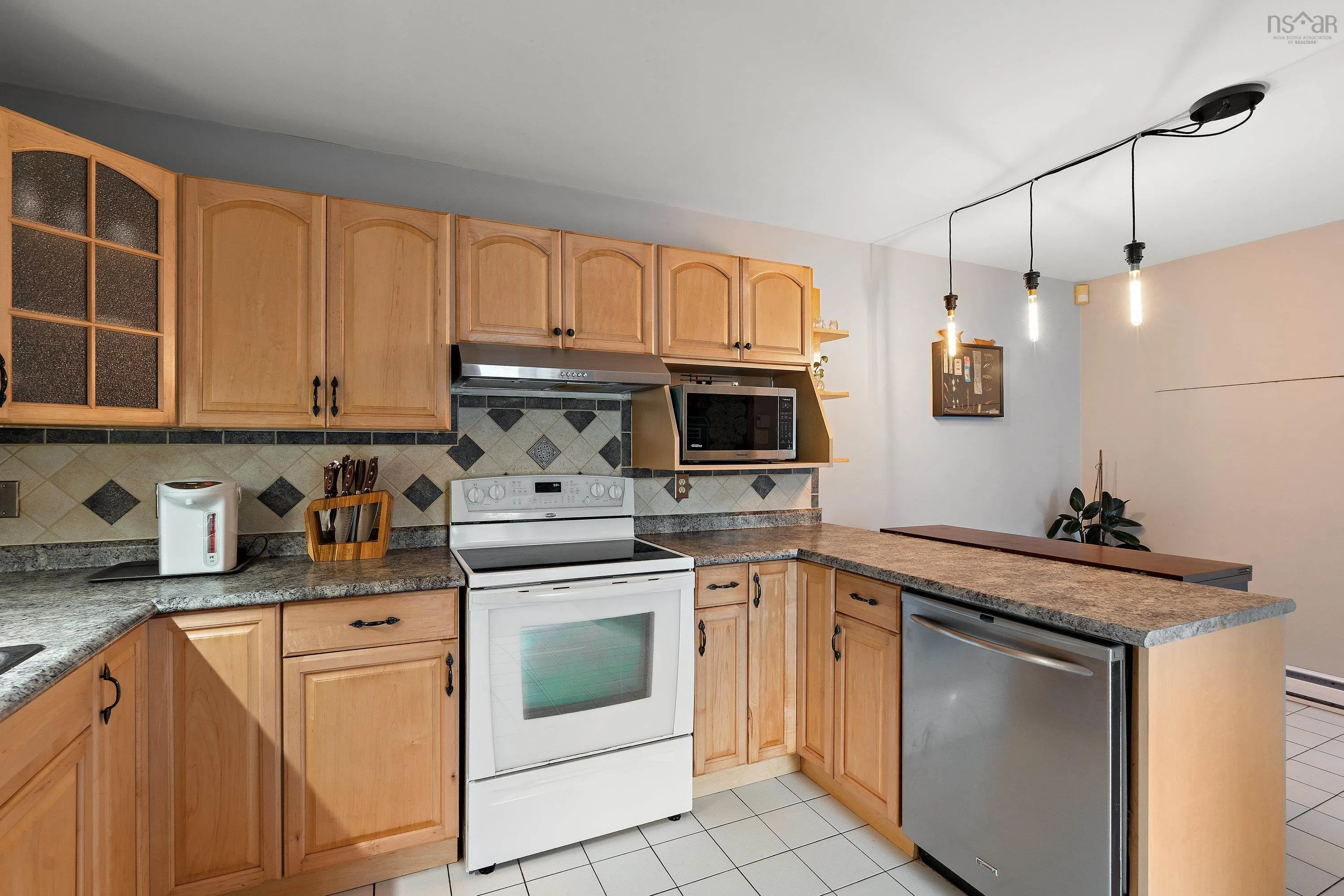 18 Bryden Avenue, Halifax, NS B3P 1H2, 3 Bedrooms Bedrooms, ,2 BathroomsBathrooms,Residential,For Sale,Bryden,202524112