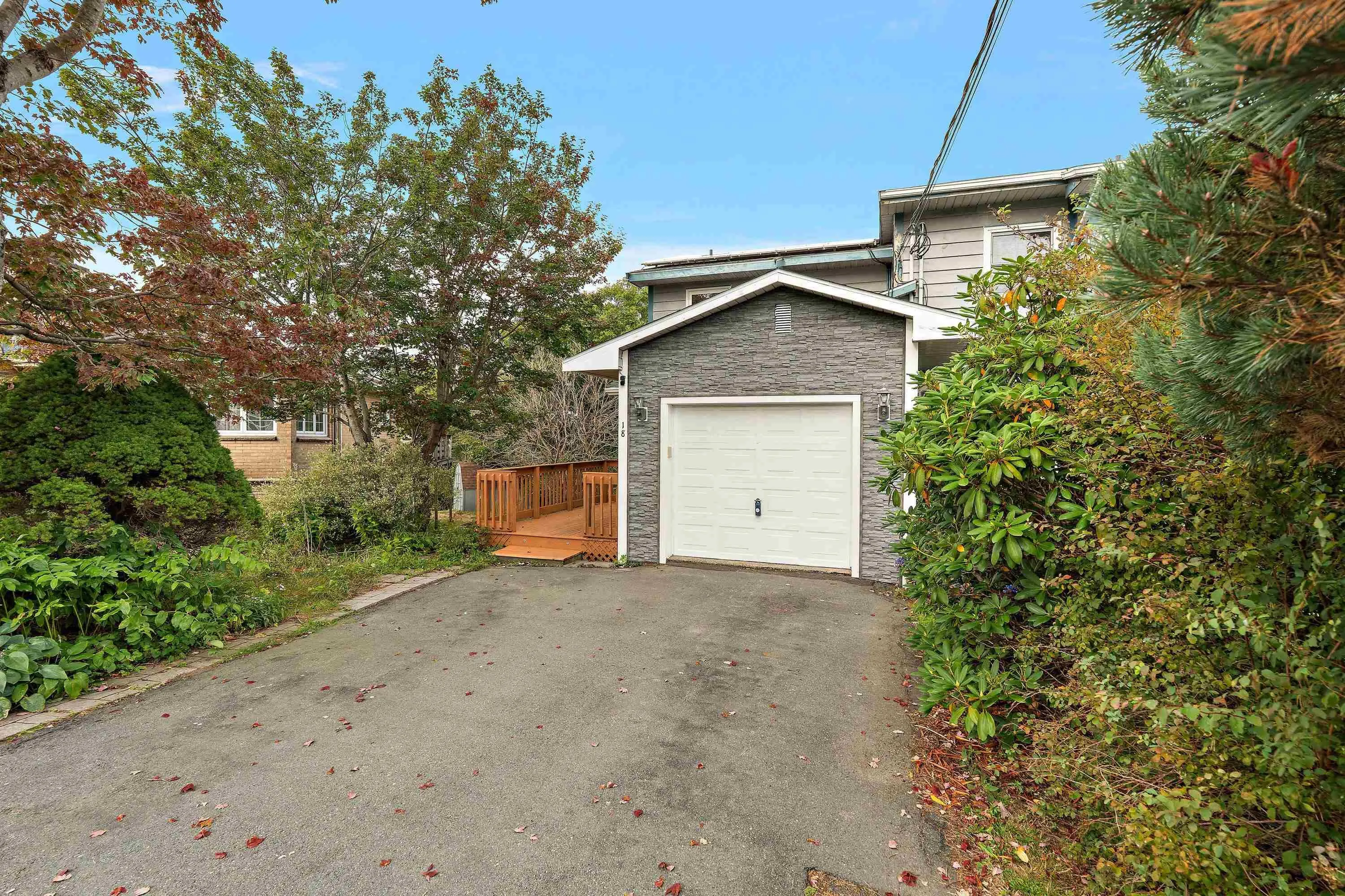 18 Bryden Avenue, Halifax, NS B3P 1H2, 3 Bedrooms Bedrooms, ,2 BathroomsBathrooms,Residential,For Sale,Bryden,202524112