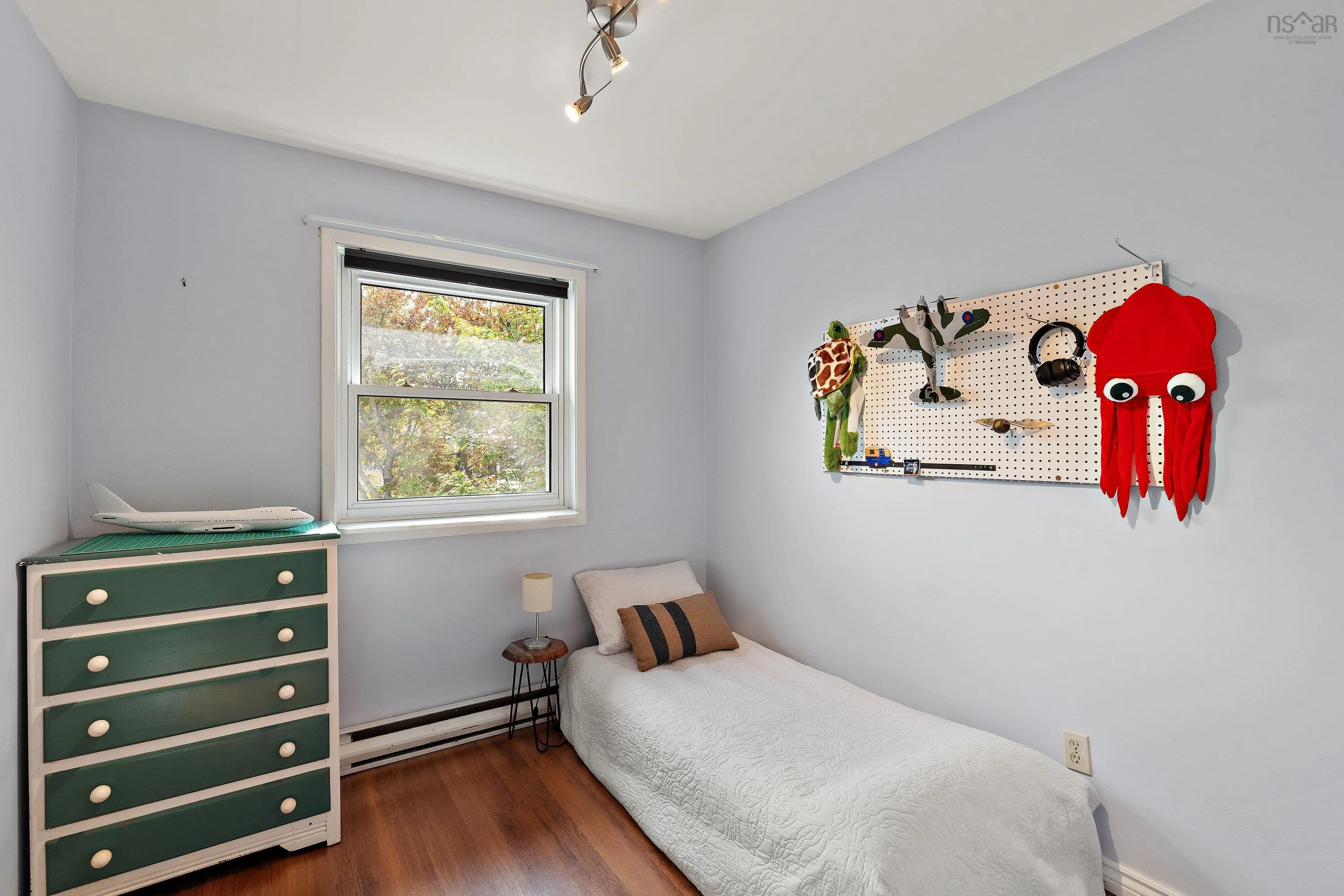 18 Bryden Avenue, Halifax, NS B3P 1H2, 3 Bedrooms Bedrooms, ,2 BathroomsBathrooms,Residential,For Sale,Bryden,202524112