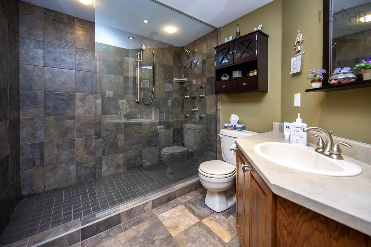 125 Town Road, Falmouth, NS B0P 1P0, 4 Bedrooms Bedrooms, ,4 BathroomsBathrooms,Residential,For Sale,Town,202517738