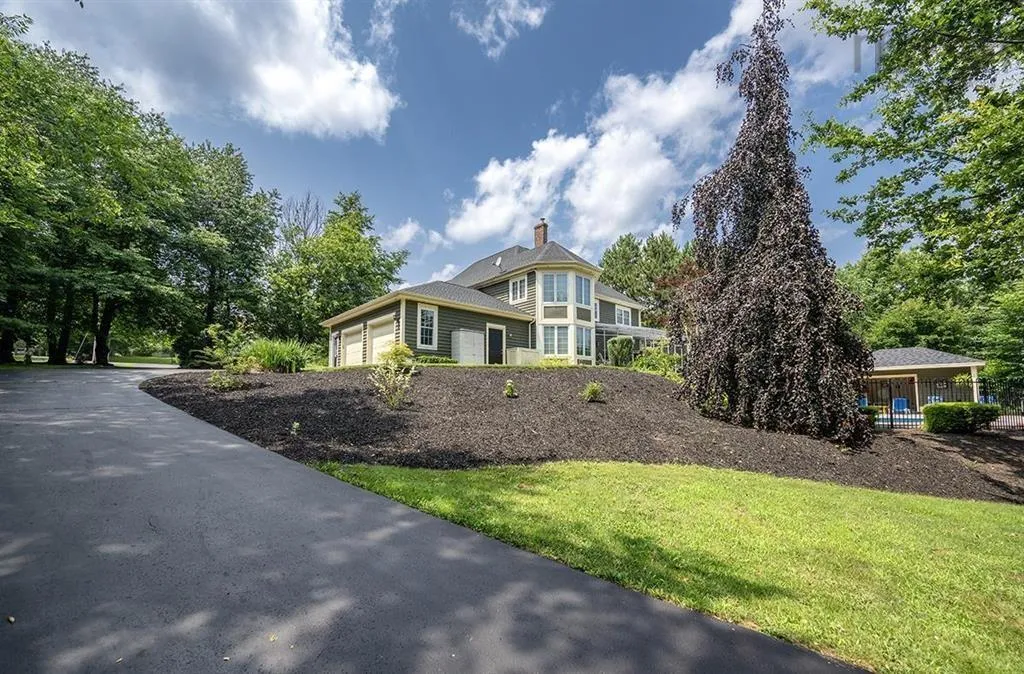 125 Town Road, Falmouth, NS B0P 1P0, 4 Bedrooms Bedrooms, ,4 BathroomsBathrooms,Residential,For Sale,Town,202517738