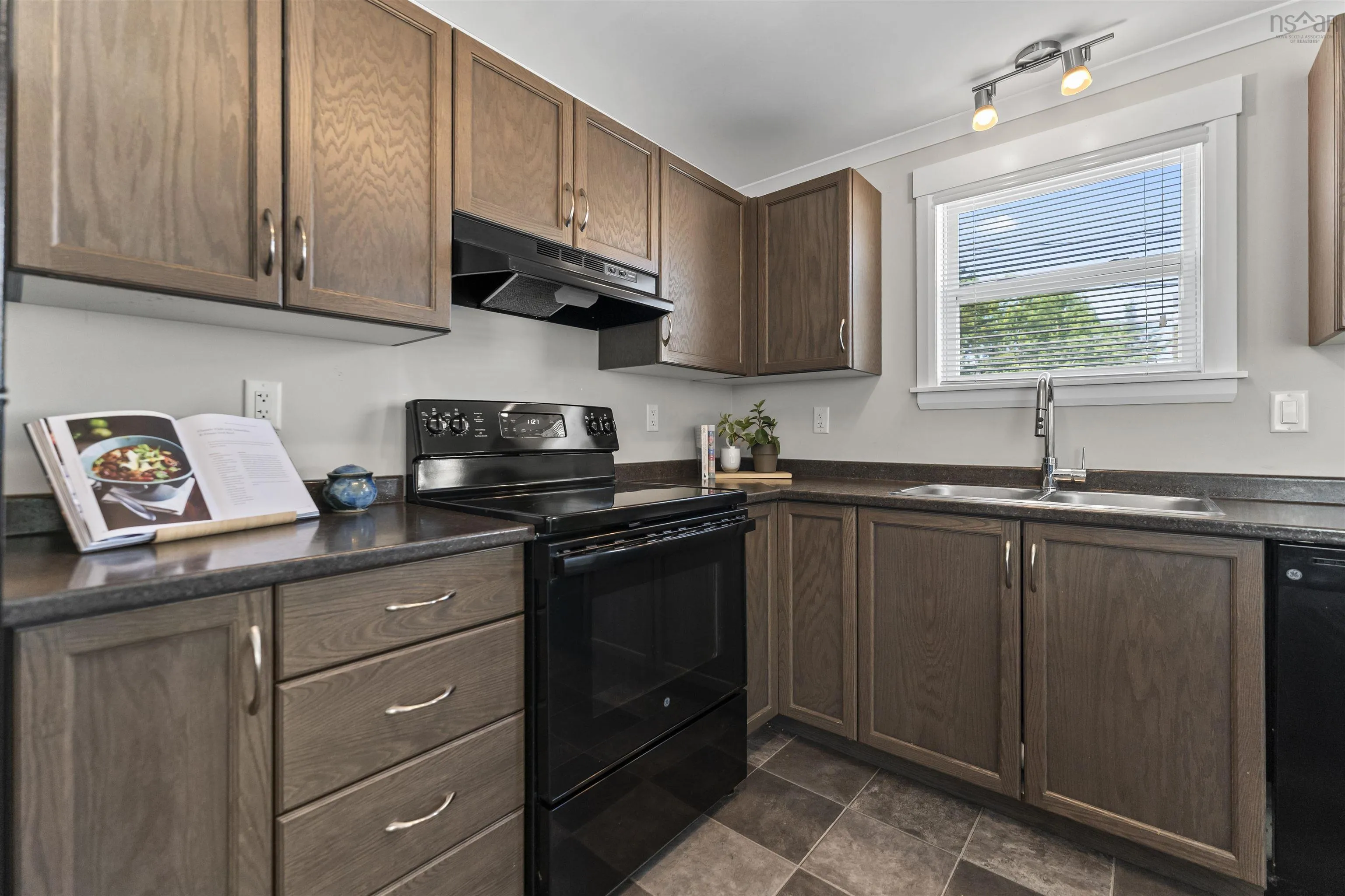 18 Parkview Drive, Middle Sackville, NS B4E 1B6, 2 Bedrooms Bedrooms, ,1 BathroomBathrooms,Residential,For Sale,Parkview,202522398
