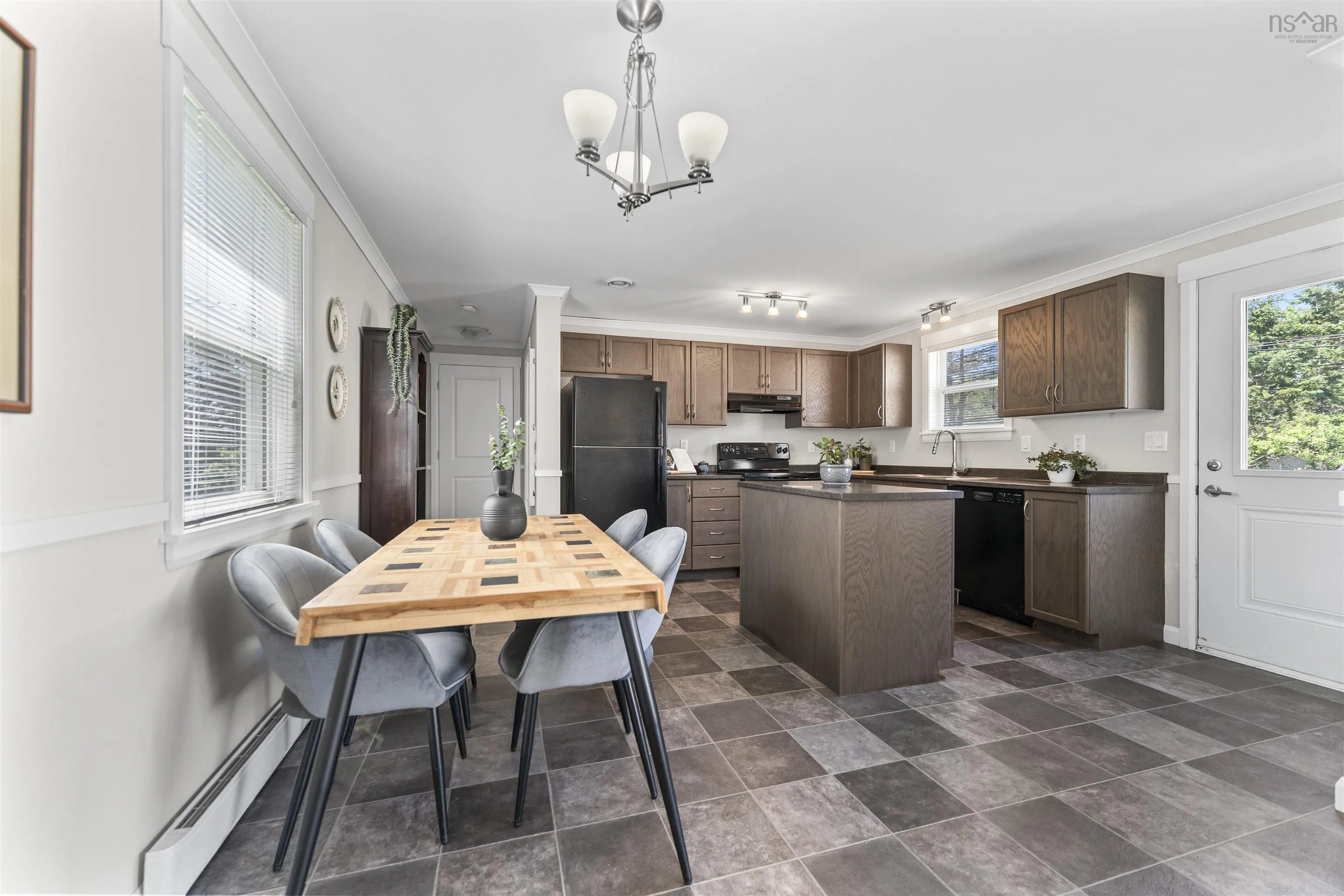 18 Parkview Drive, Middle Sackville, NS B4E 1B6, 2 Bedrooms Bedrooms, ,1 BathroomBathrooms,Residential,For Sale,Parkview,202522398