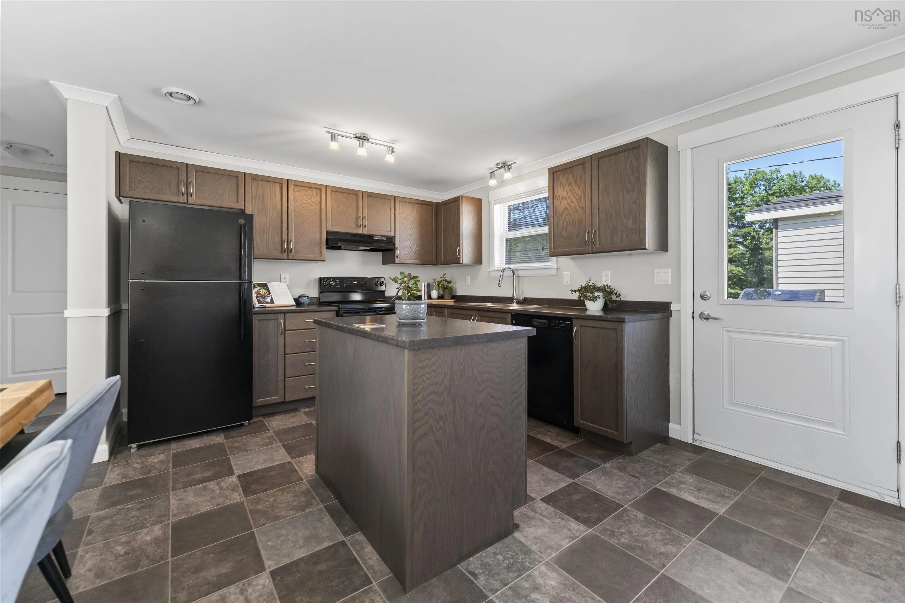 18 Parkview Drive, Middle Sackville, NS B4E 1B6, 2 Bedrooms Bedrooms, ,1 BathroomBathrooms,Residential,For Sale,Parkview,202522398