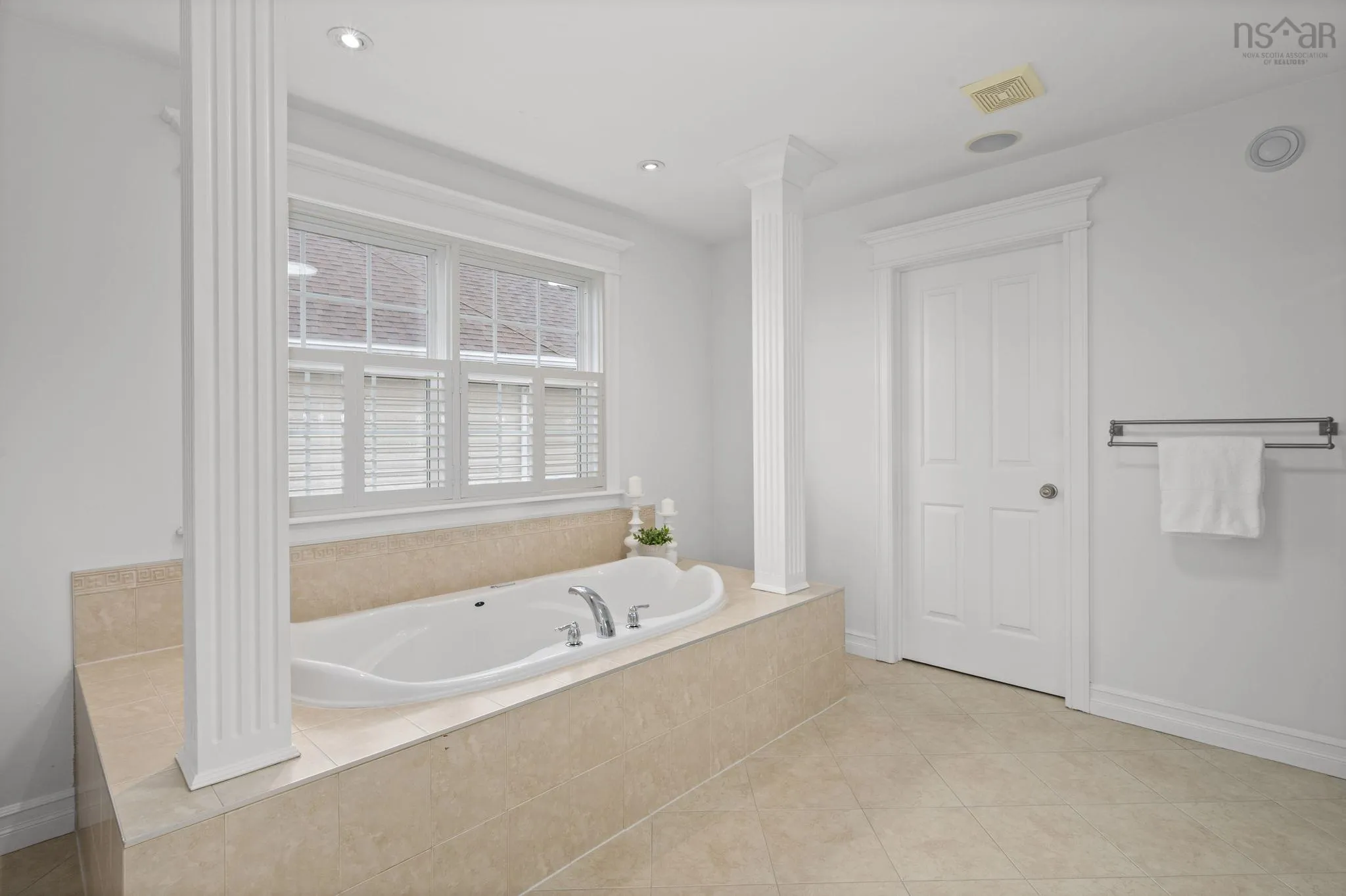 24 Vanier Way, Bedford, NS B4A 0A4, 5 Bedrooms Bedrooms, ,4 BathroomsBathrooms,Residential,For Sale,Vanier,202524824