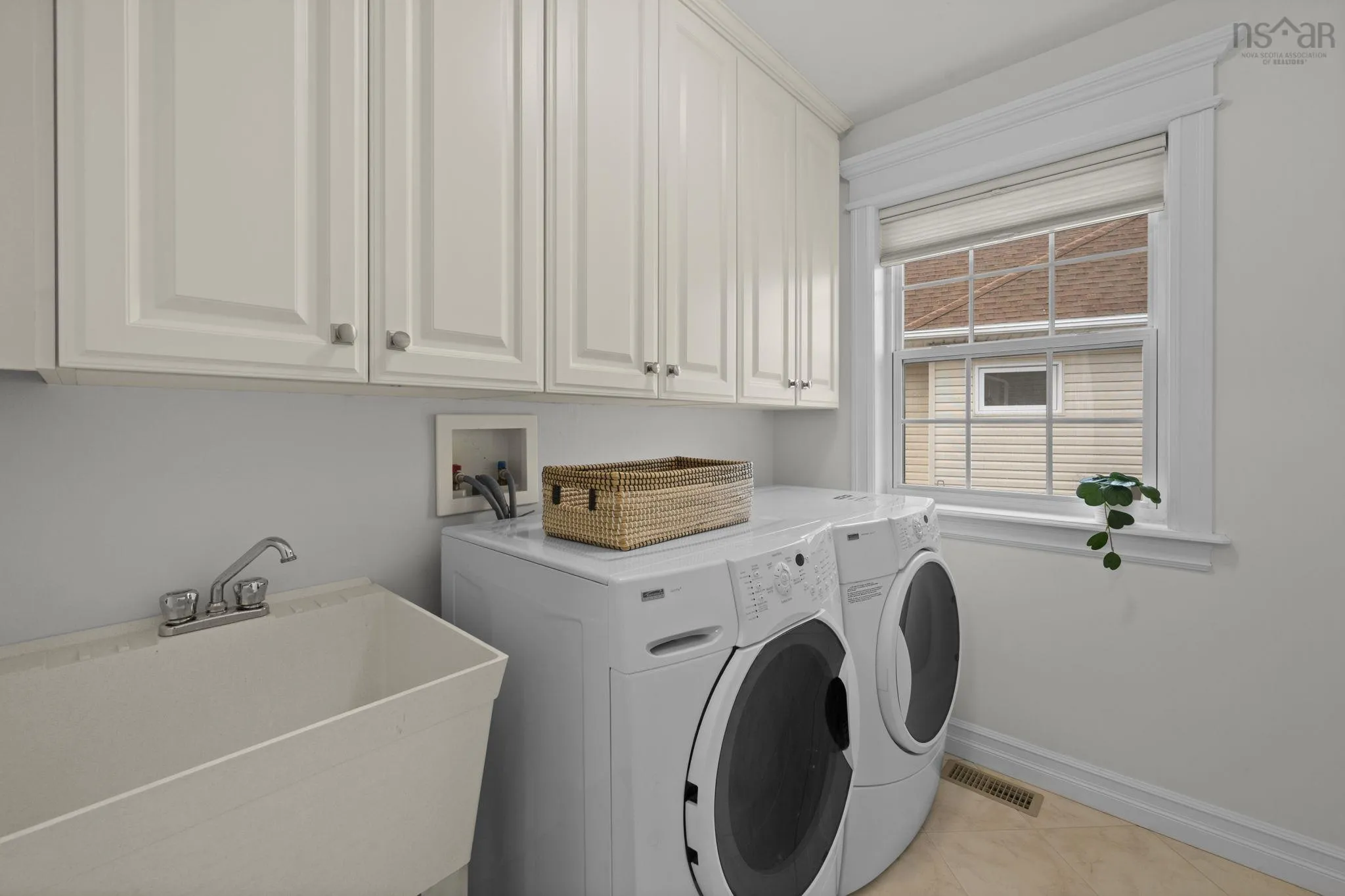 24 Vanier Way, Bedford, NS B4A 0A4, 5 Bedrooms Bedrooms, ,4 BathroomsBathrooms,Residential,For Sale,Vanier,202524824