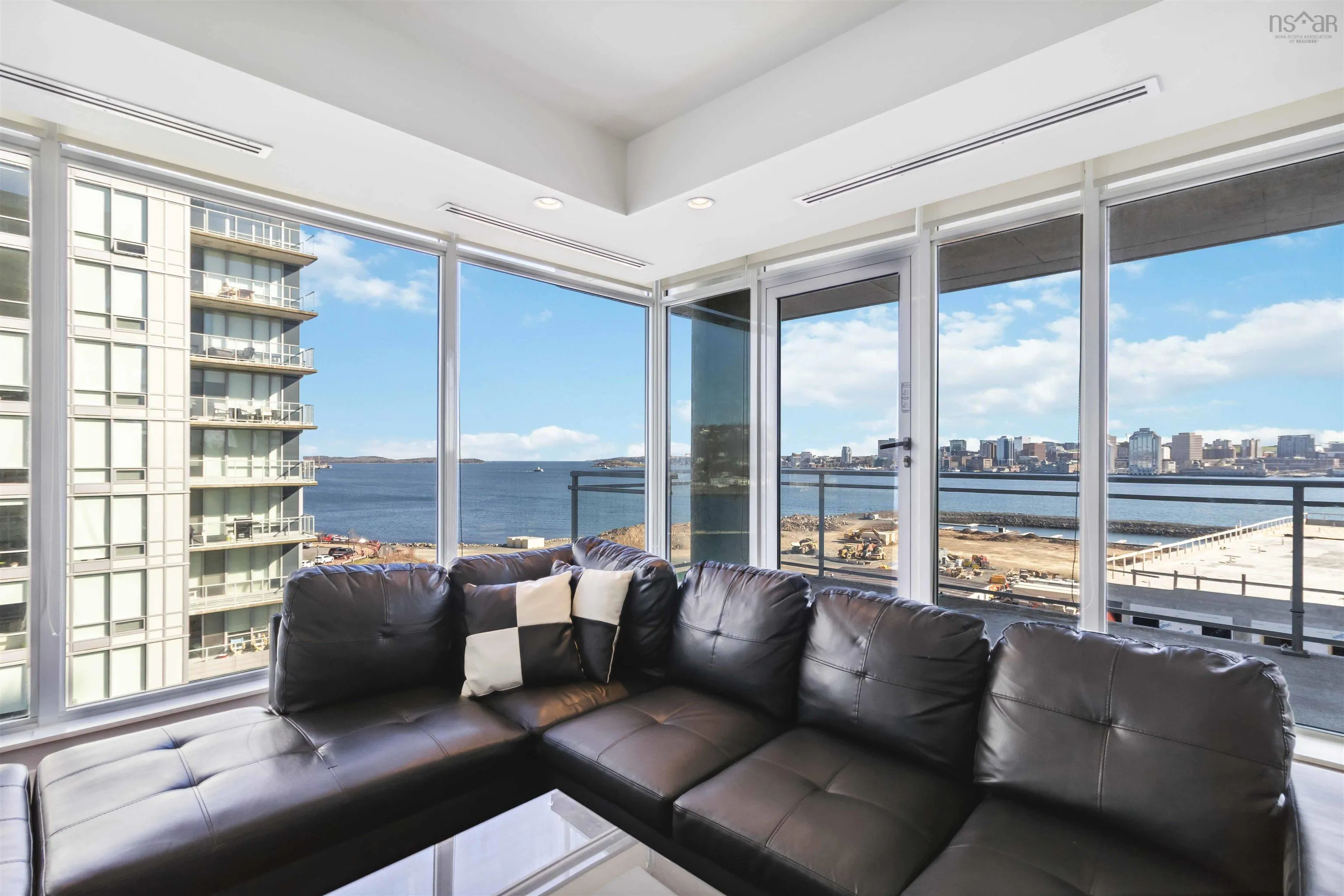 31 - Unit 704 Kings Wharf Place, Dartmouth, NS B2Y 0C1, 1 Bedroom Bedrooms, ,1 BathroomBathrooms,Residential,For Sale,Kings Wharf,202511401