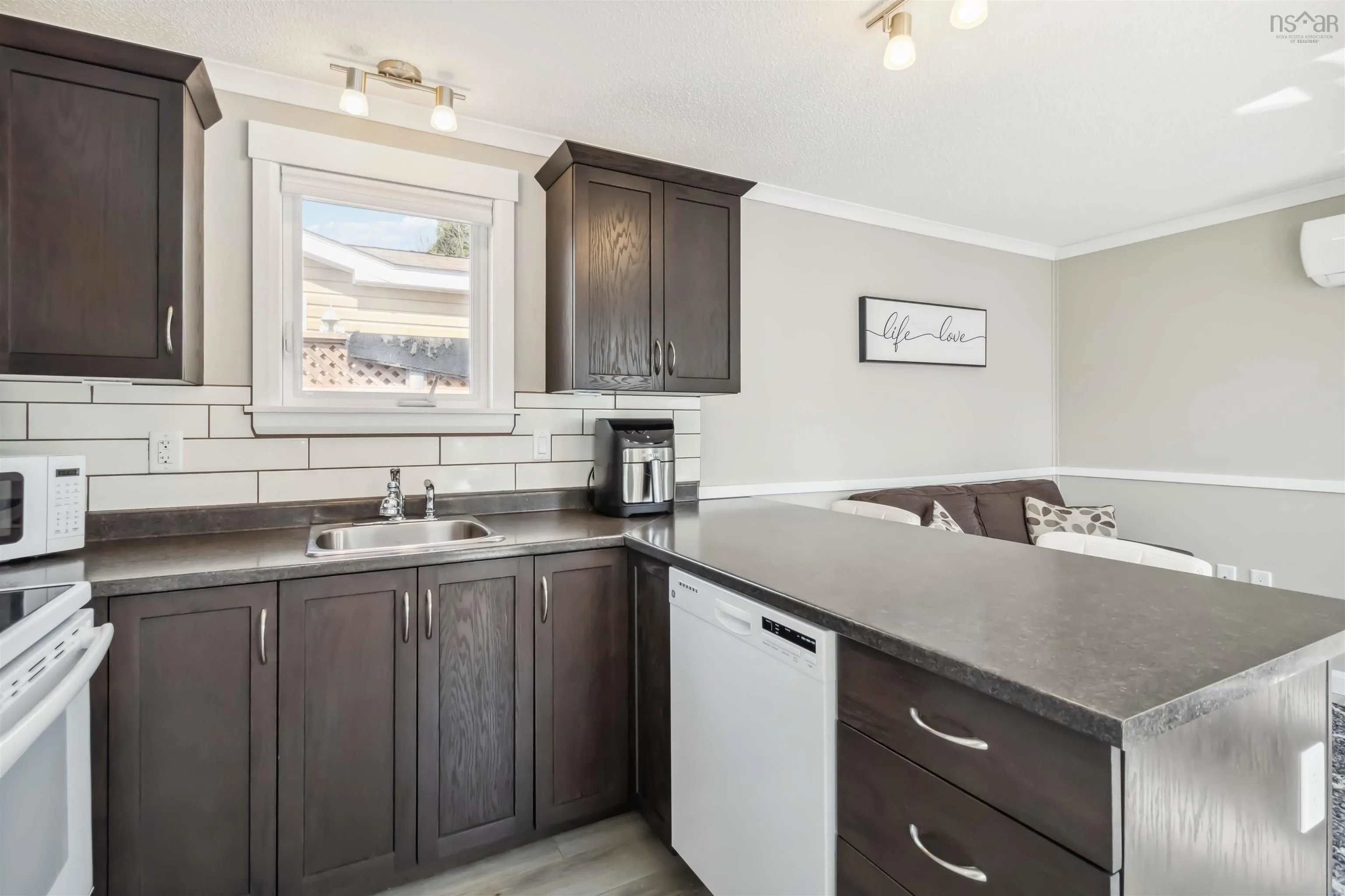 21 Chebogue Street, Dartmouth, NS B2W 1R3, 2 Bedrooms Bedrooms, ,1 BathroomBathrooms,Residential,For Sale,Chebogue,202513496