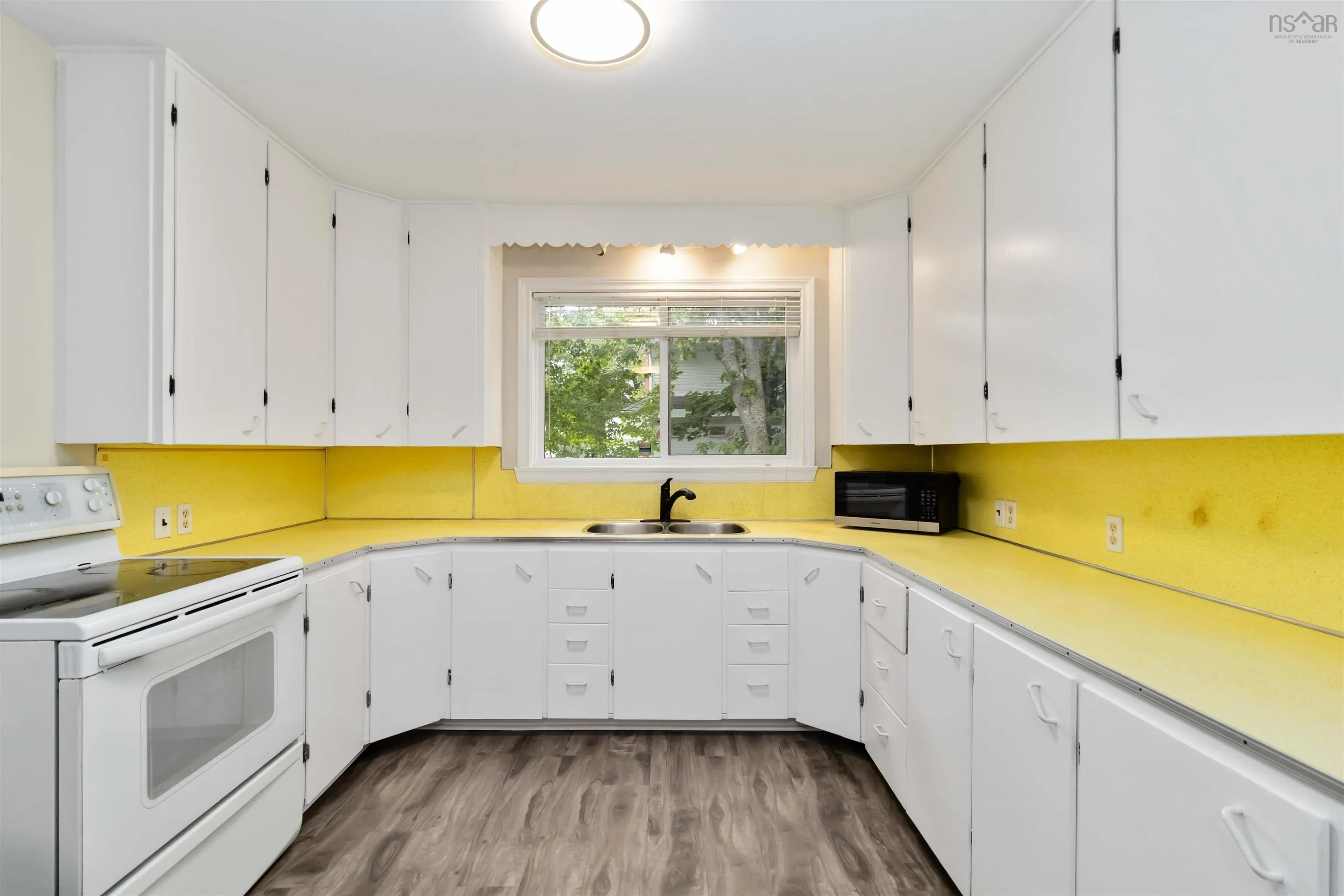 409 Rocky Lake Drive, Bedford, NS B4A 2T4, 3 Bedrooms Bedrooms, ,1 BathroomBathrooms,Residential,For Sale,Rocky Lake,202520739