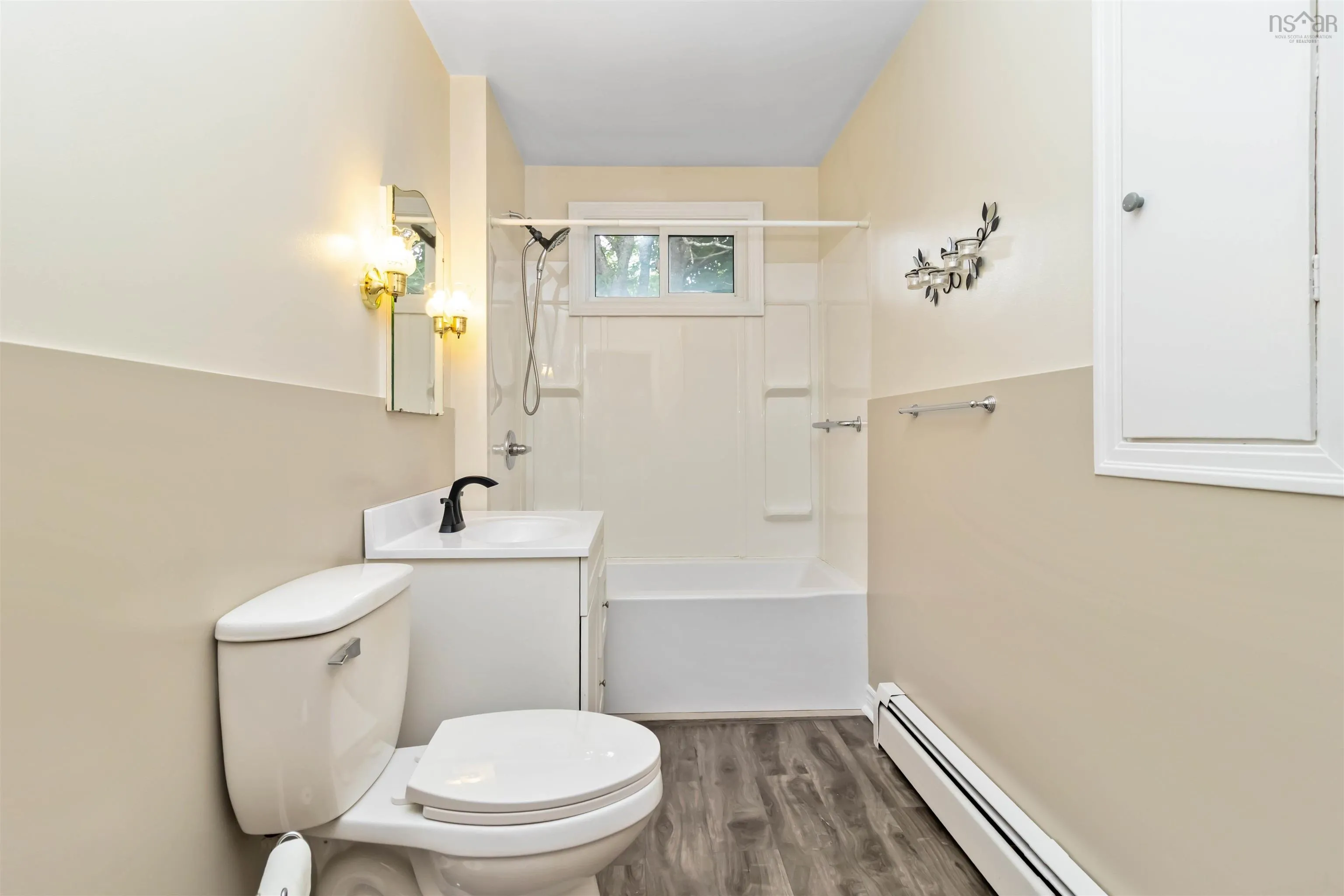 409 Rocky Lake Drive, Bedford, NS B4A 2T4, 3 Bedrooms Bedrooms, ,1 BathroomBathrooms,Residential,For Sale,Rocky Lake,202520739