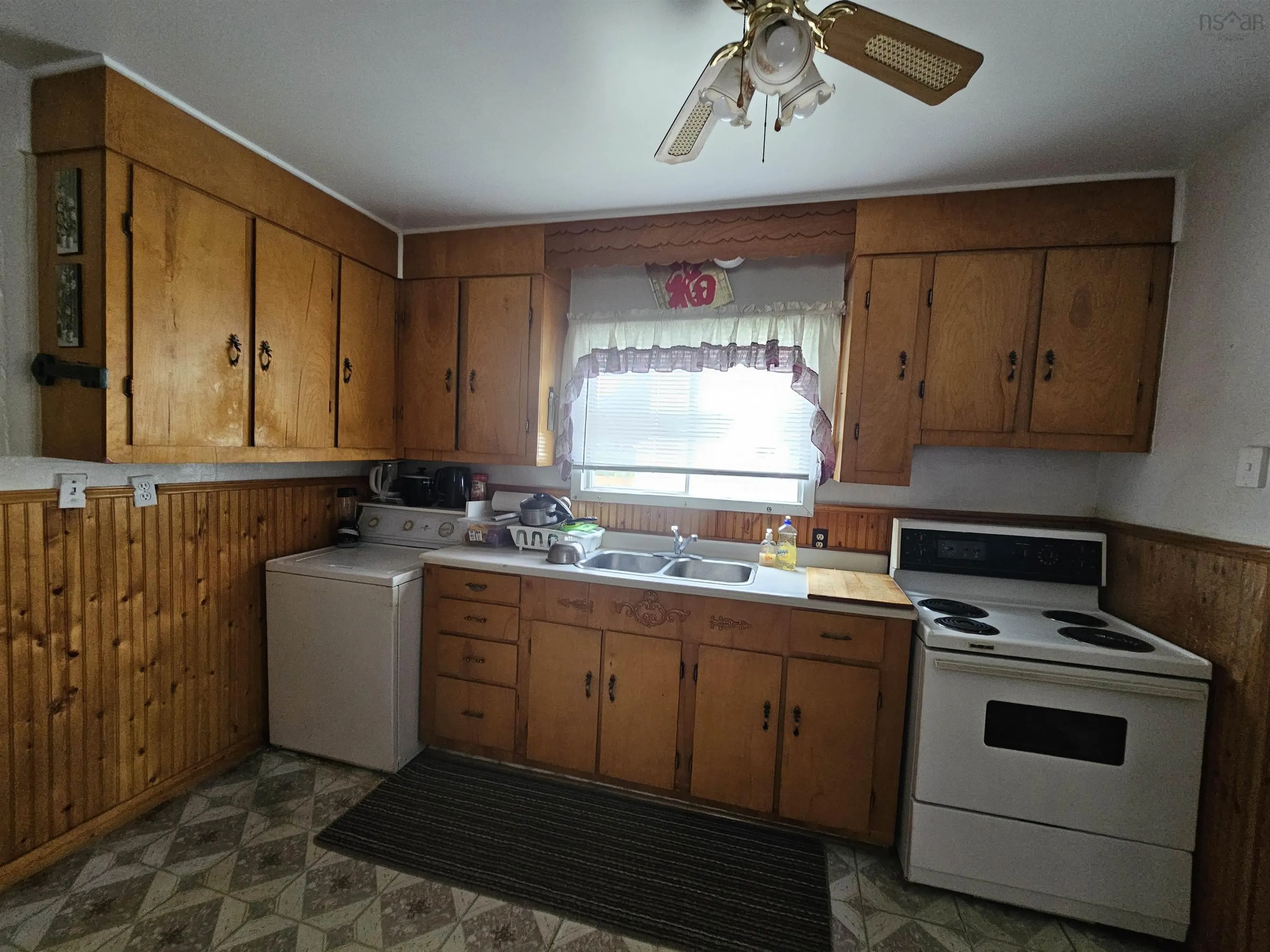 3 Thompson Avenue, North Sydney, NS B2A 1X7, 3 Bedrooms Bedrooms, ,1 BathroomBathrooms,Residential,For Sale,Thompson,202517466