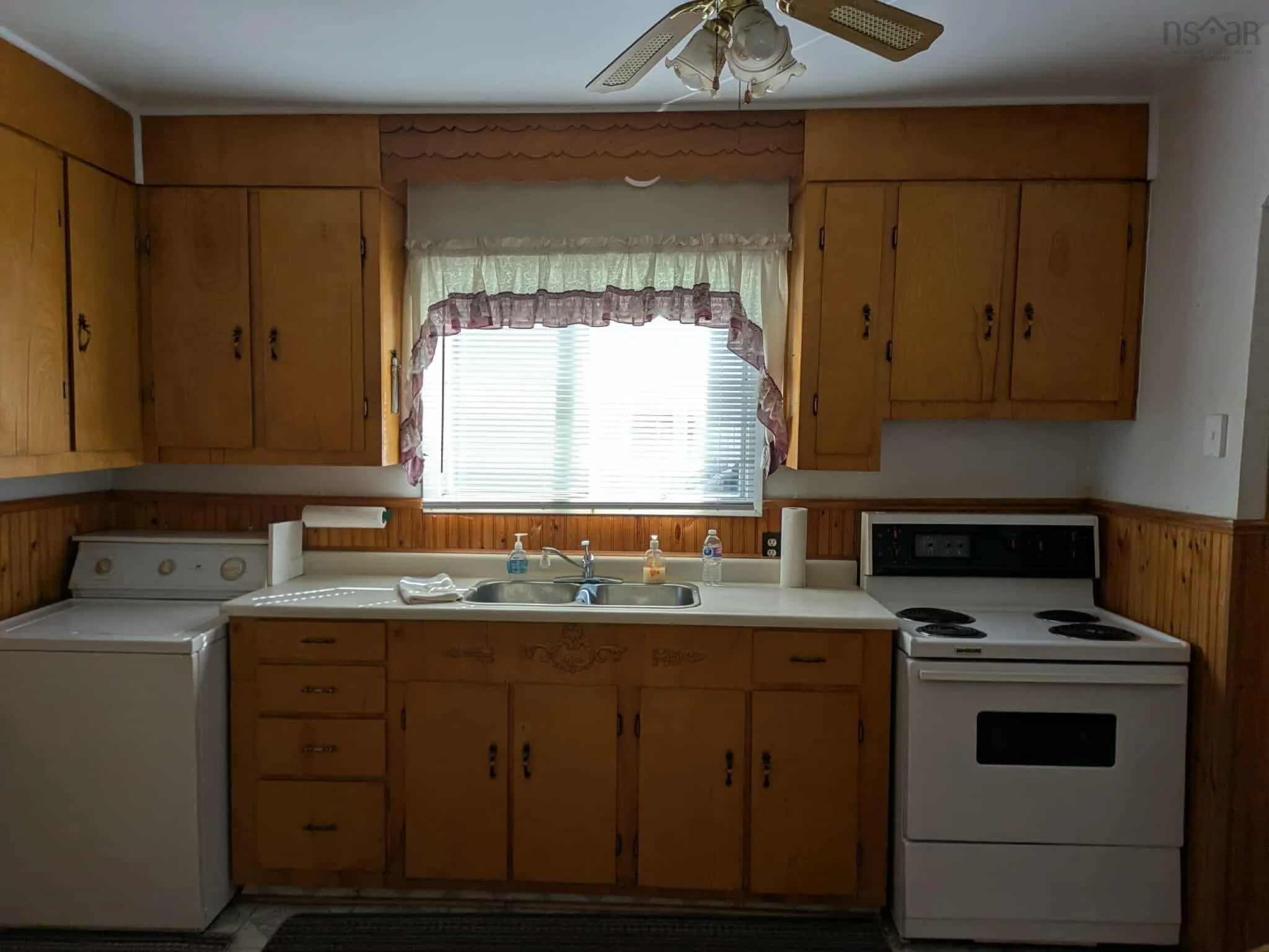 3 Thompson Avenue, North Sydney, NS B2A 1X7, 3 Bedrooms Bedrooms, ,1 BathroomBathrooms,Residential,For Sale,Thompson,202517466