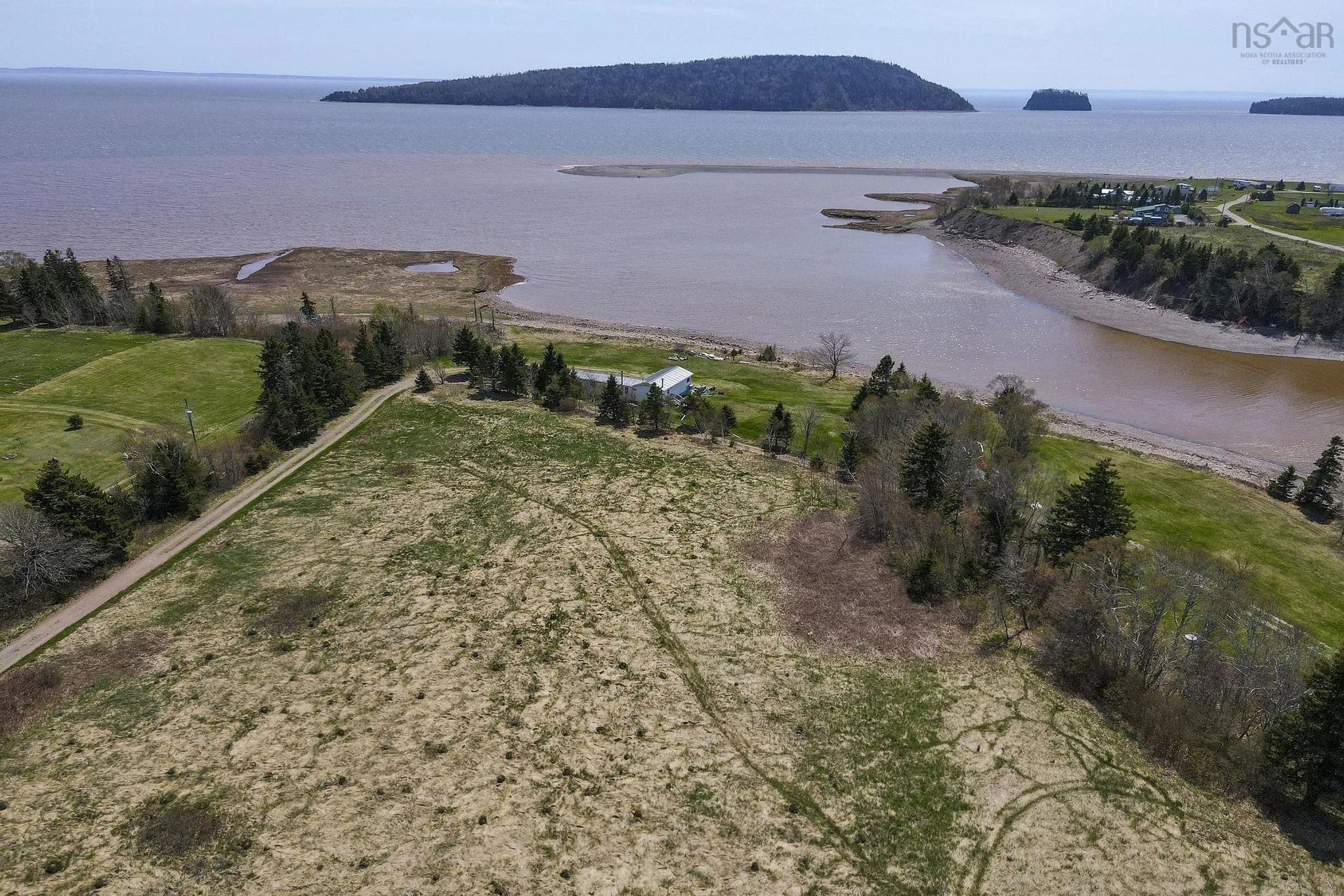 432 Hwy 2, Lower Five Islands, NS B0M 1N0, 2 Bedrooms Bedrooms, ,1 BathroomBathrooms,Residential,For Sale,Hwy 2,202511753