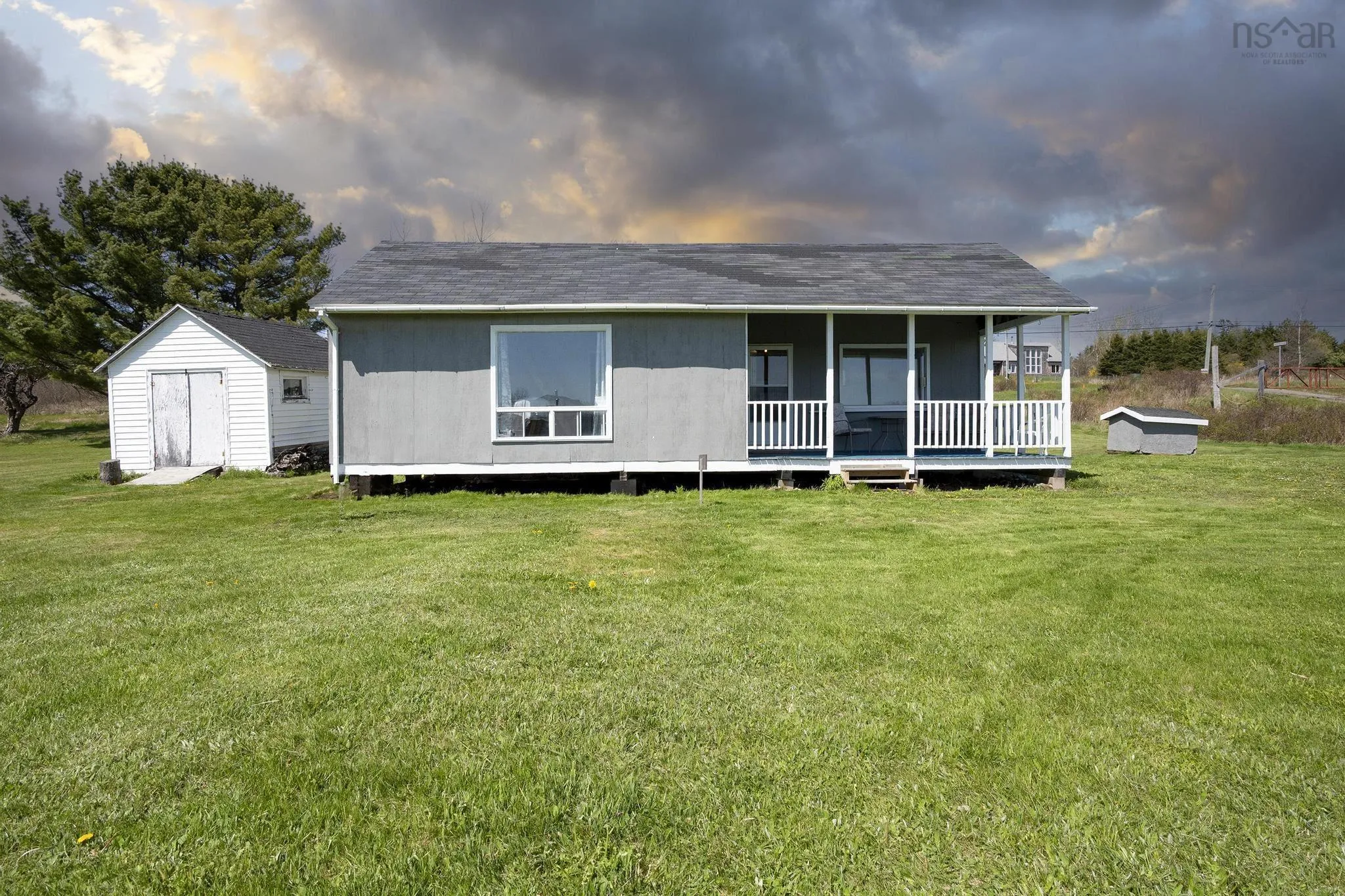 432 Hwy 2, Lower Five Islands, NS B0M 1N0, 2 Bedrooms Bedrooms, ,1 BathroomBathrooms,Residential,For Sale,Hwy 2,202511753