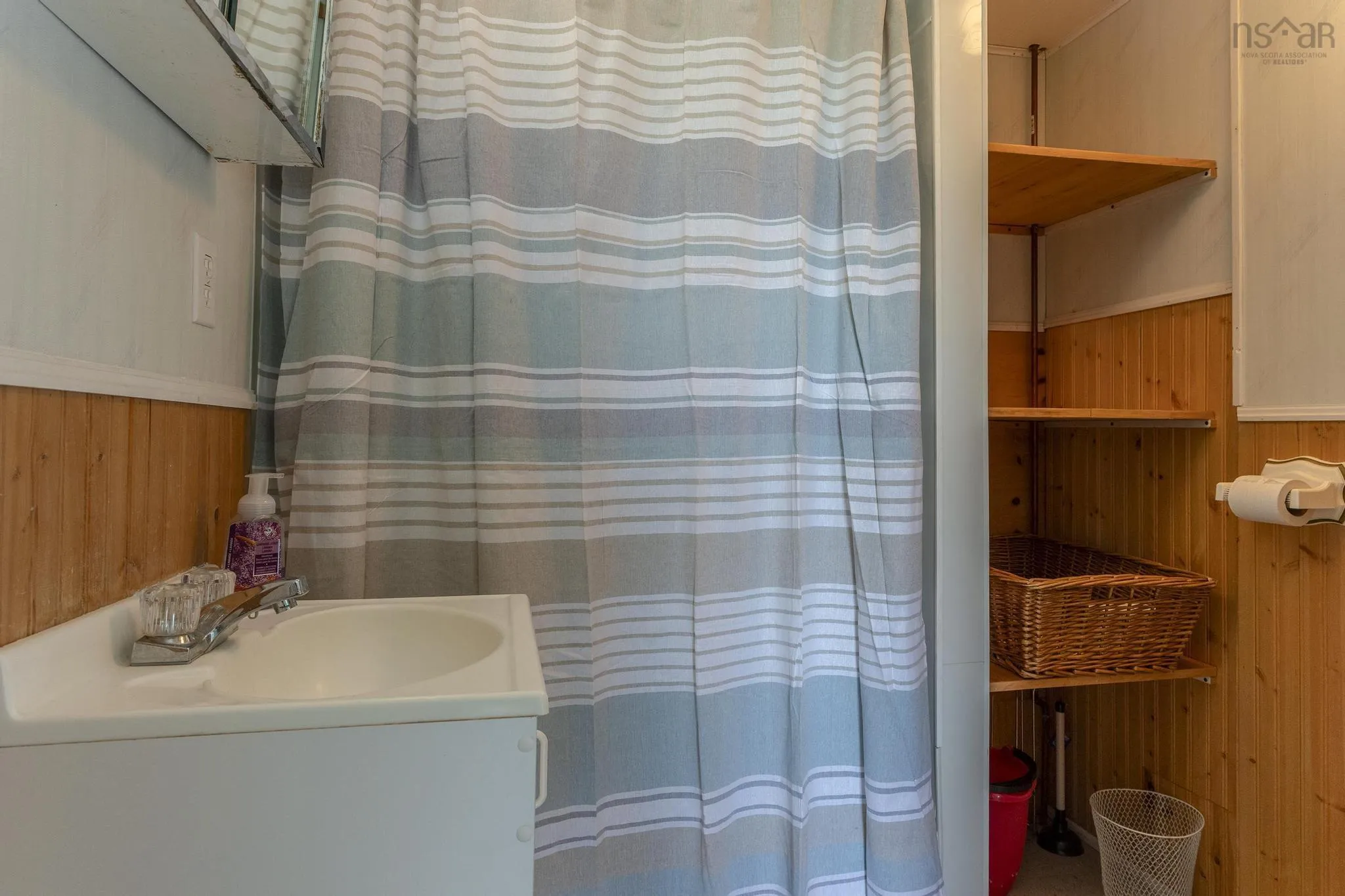 432 Hwy 2, Lower Five Islands, NS B0M 1N0, 2 Bedrooms Bedrooms, ,1 BathroomBathrooms,Residential,For Sale,Hwy 2,202511753