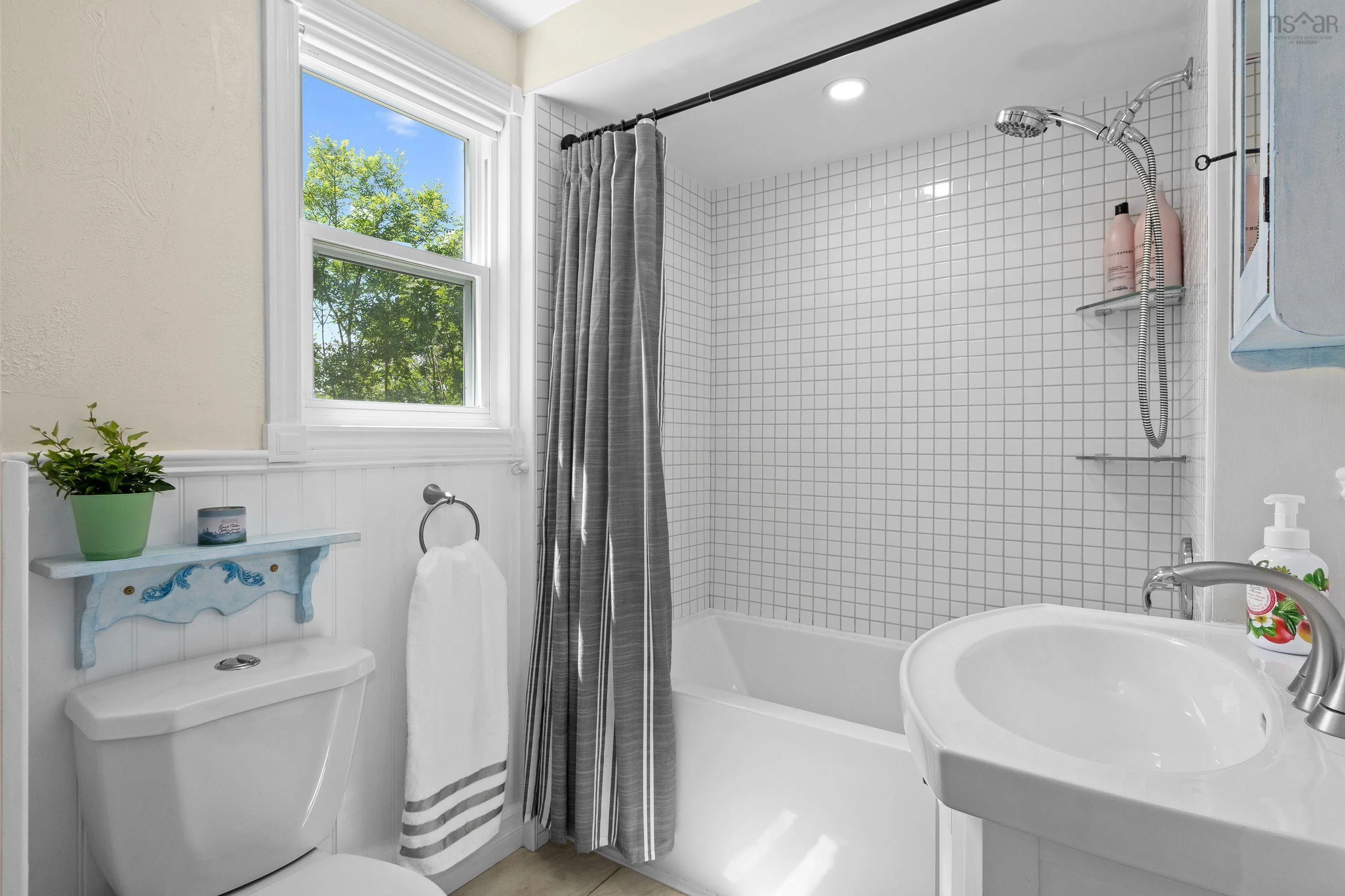 173 New Harbour Road, Blandford, NS B0J 1T0, 2 Bedrooms Bedrooms, ,2 BathroomsBathrooms,Residential,For Sale,New Harbour,202525611