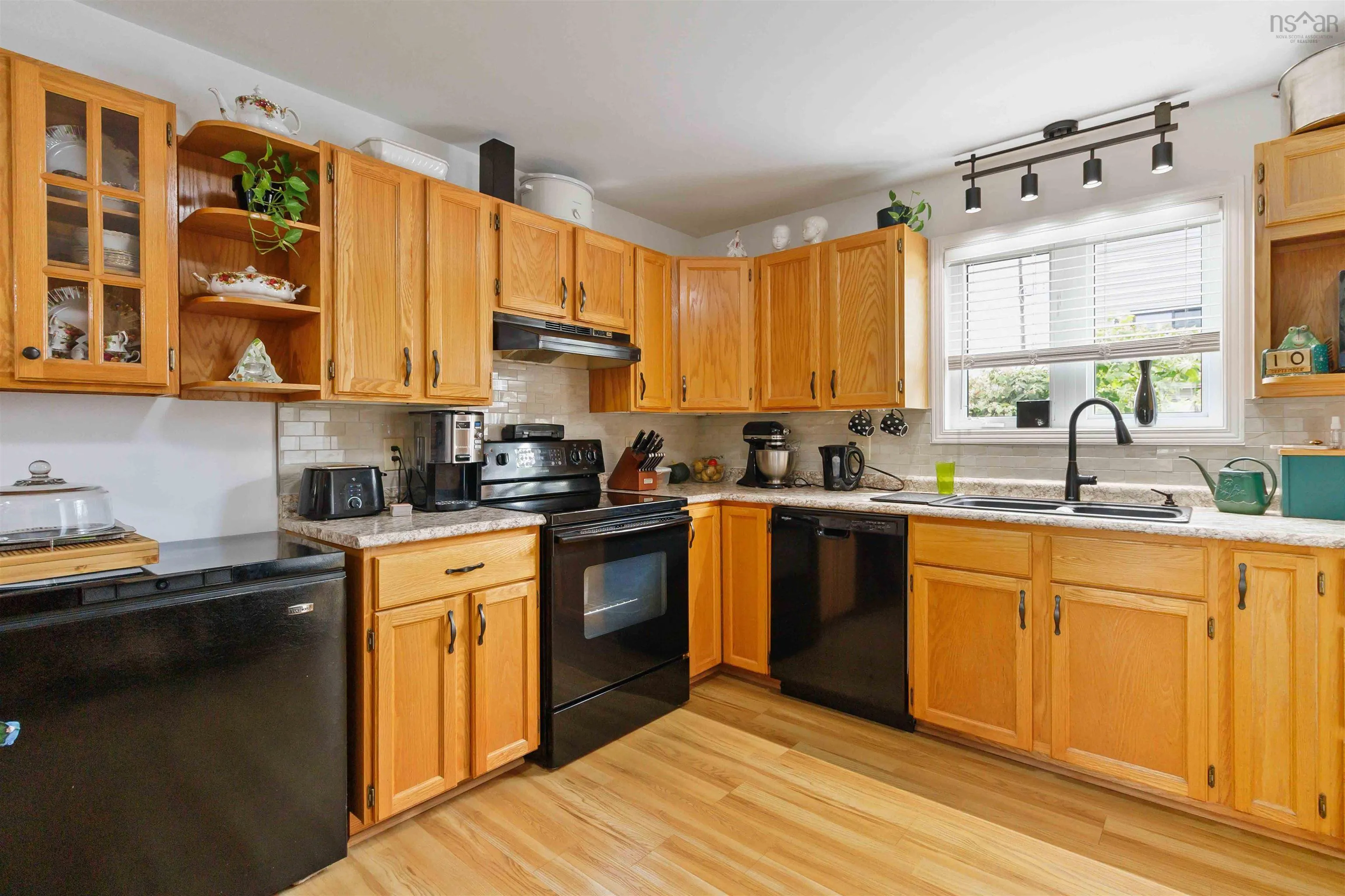 16 Geovex Court, Dartmouth, NS B2X 3T1, 3 Bedrooms Bedrooms, ,3 BathroomsBathrooms,Residential,For Sale,Geovex,202523197