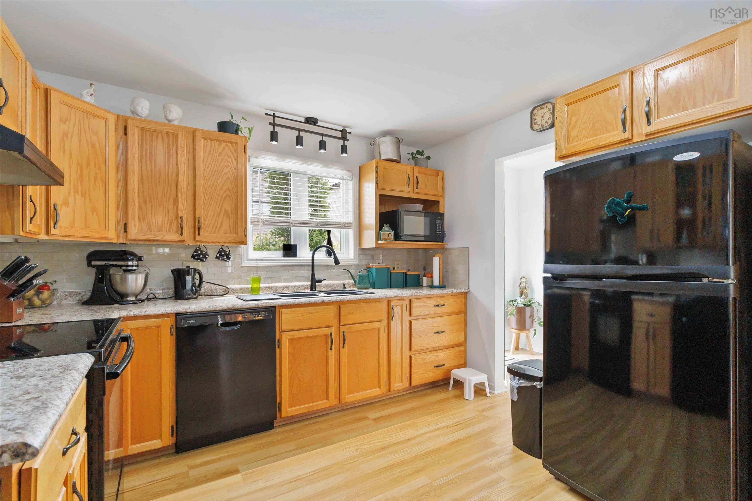 16 Geovex Court, Dartmouth, NS B2X 3T1, 3 Bedrooms Bedrooms, ,3 BathroomsBathrooms,Residential,For Sale,Geovex,202523197