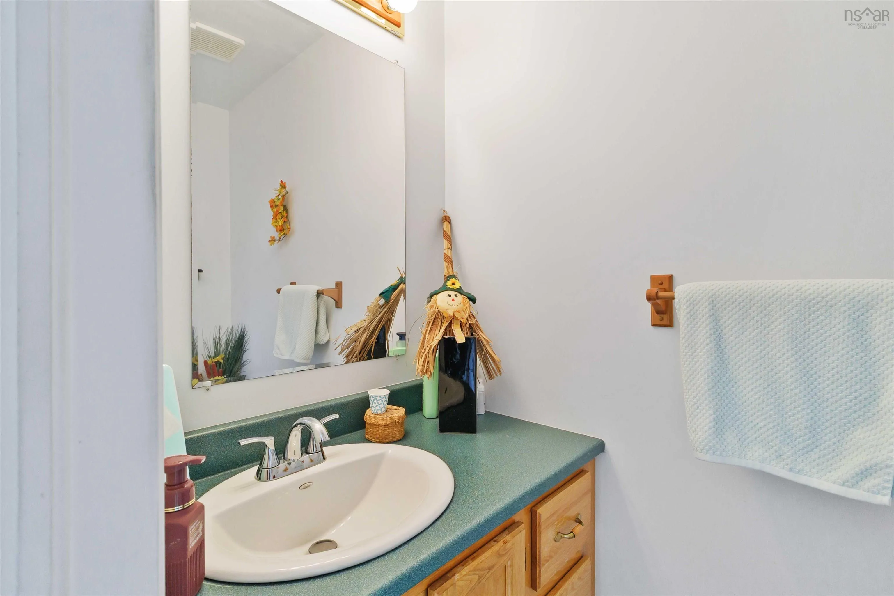 16 Geovex Court, Dartmouth, NS B2X 3T1, 3 Bedrooms Bedrooms, ,3 BathroomsBathrooms,Residential,For Sale,Geovex,202523197