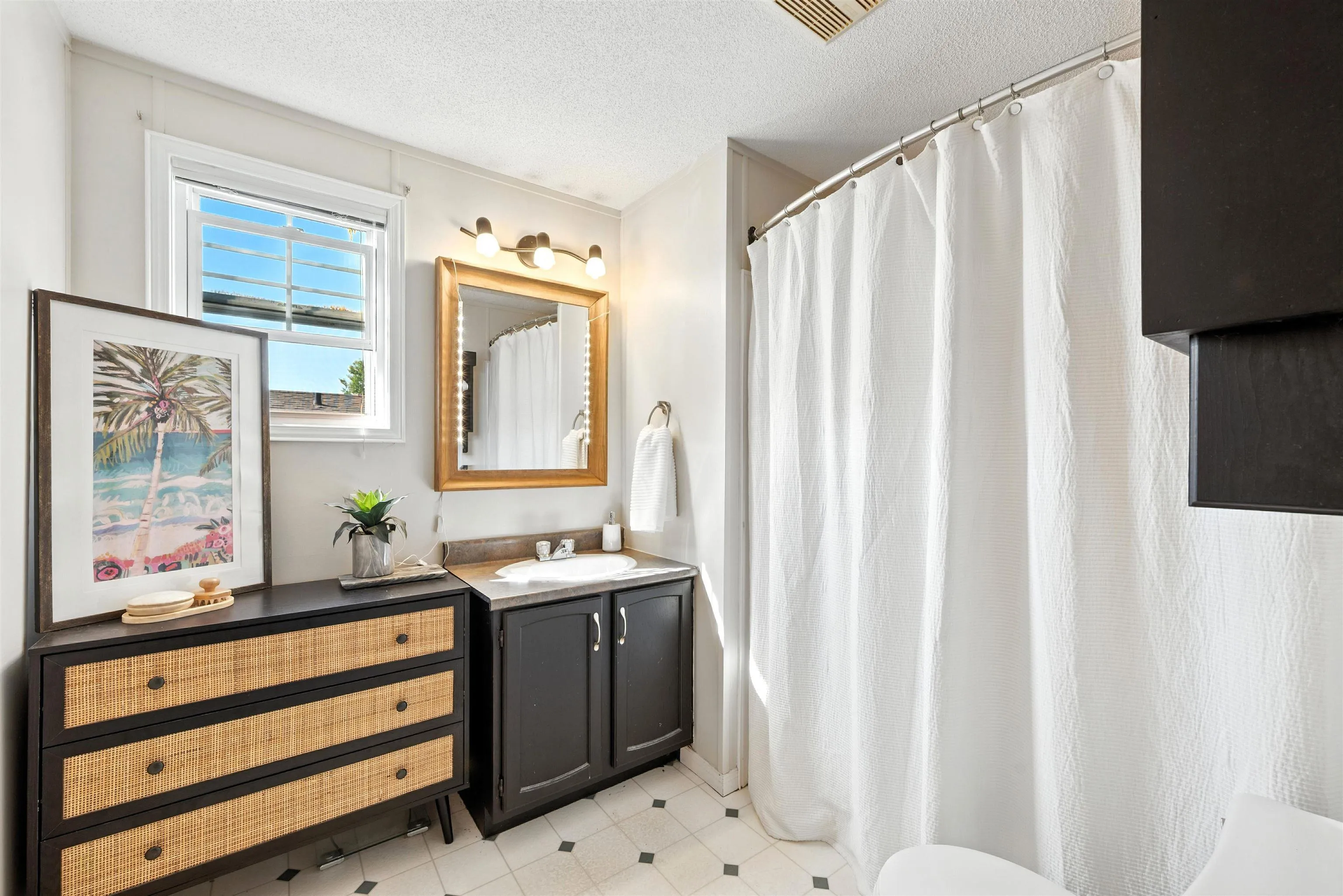4 Lois Lane, Simms Settlement, NS B0J 1T0, 3 Bedrooms Bedrooms, ,1 BathroomBathrooms,Residential,For Sale,Lois,202518069