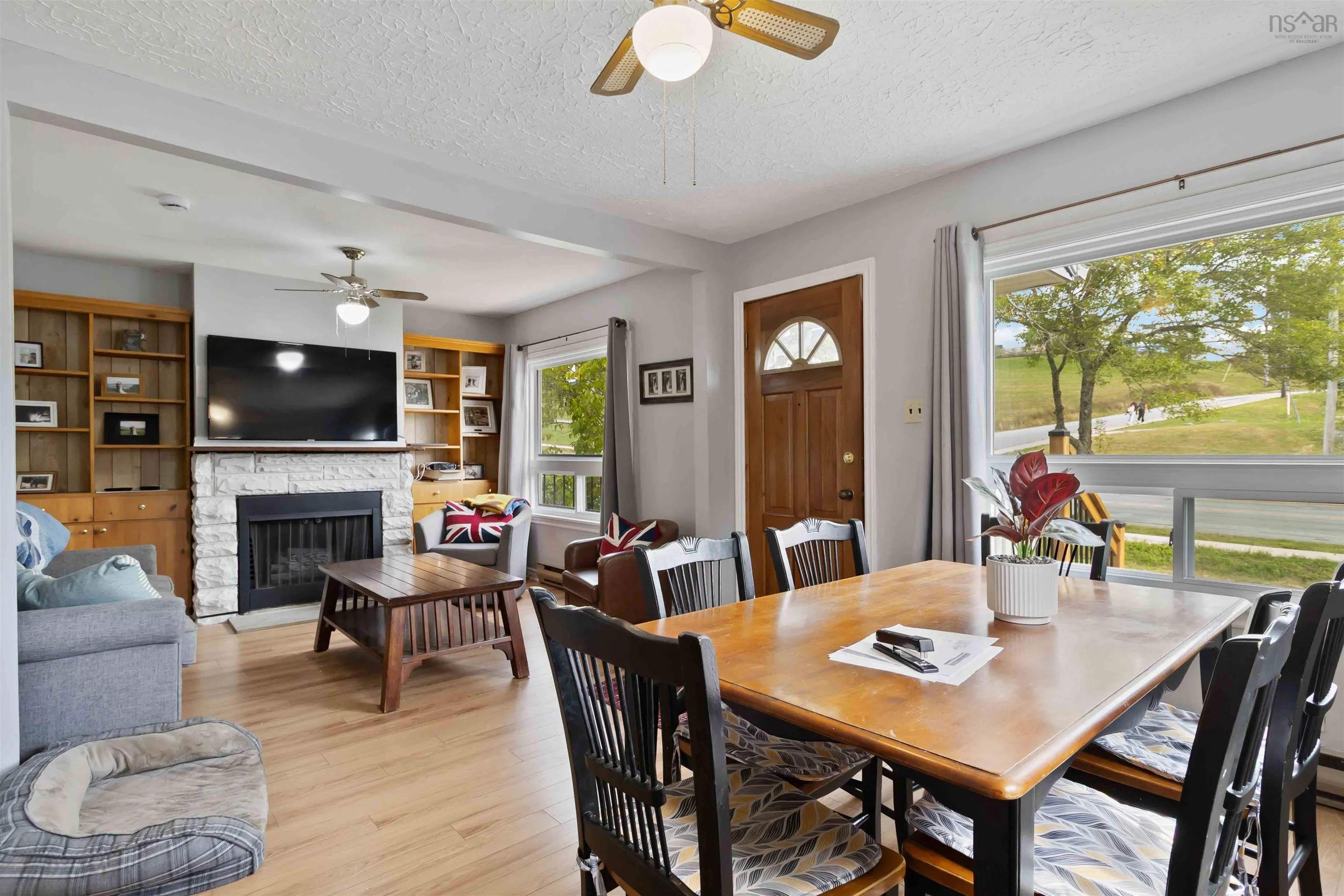 24 Woodlawn Road, Dartmouth, NS B2W 2R6, 2 Bedrooms Bedrooms, ,2 BathroomsBathrooms,Residential,For Sale,Woodlawn,202522993