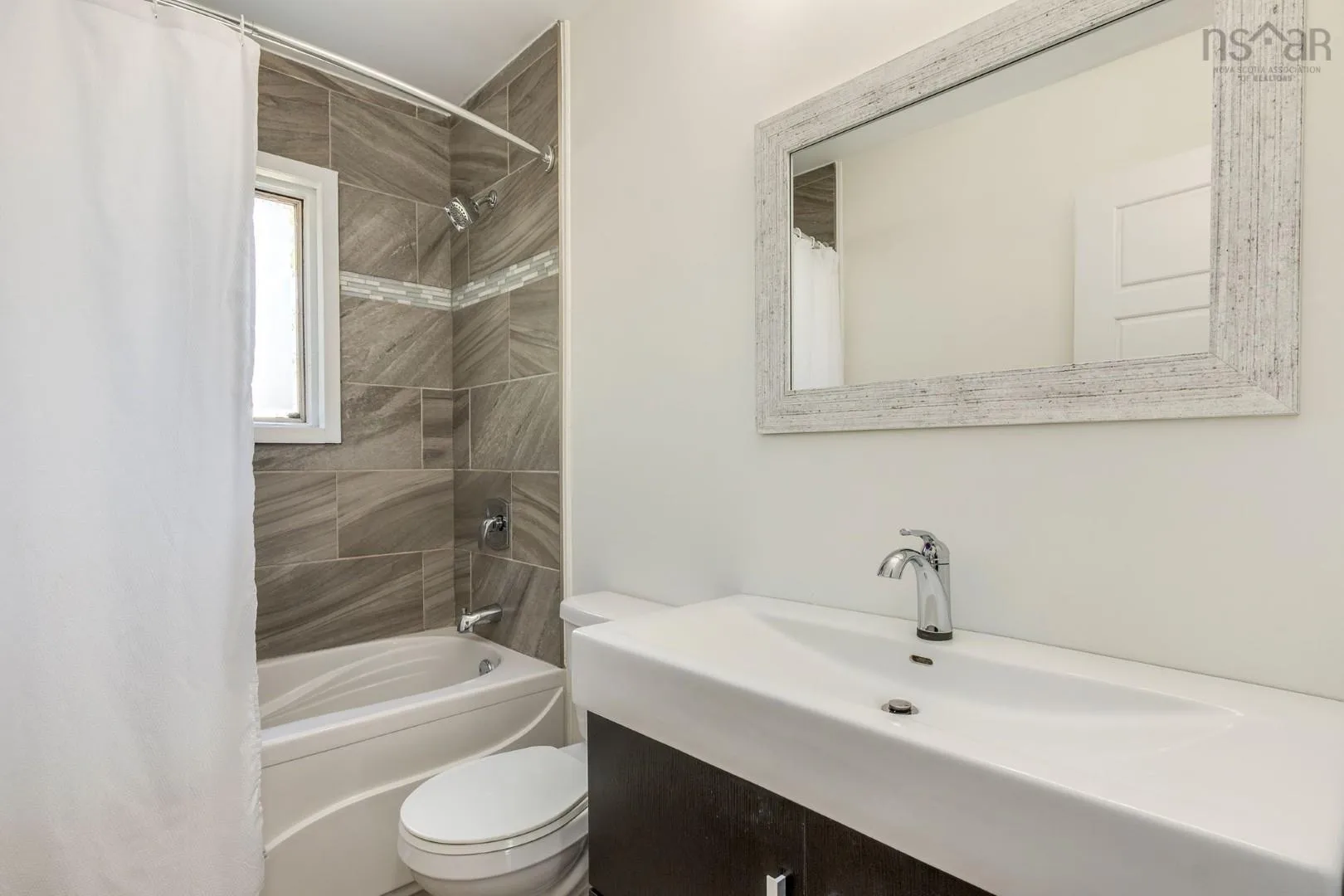 2 Ryland Avenue, Dartmouth, NS B3A 2G5, 3 Bedrooms Bedrooms, ,2 BathroomsBathrooms,Residential,For Sale,Ryland,202525412