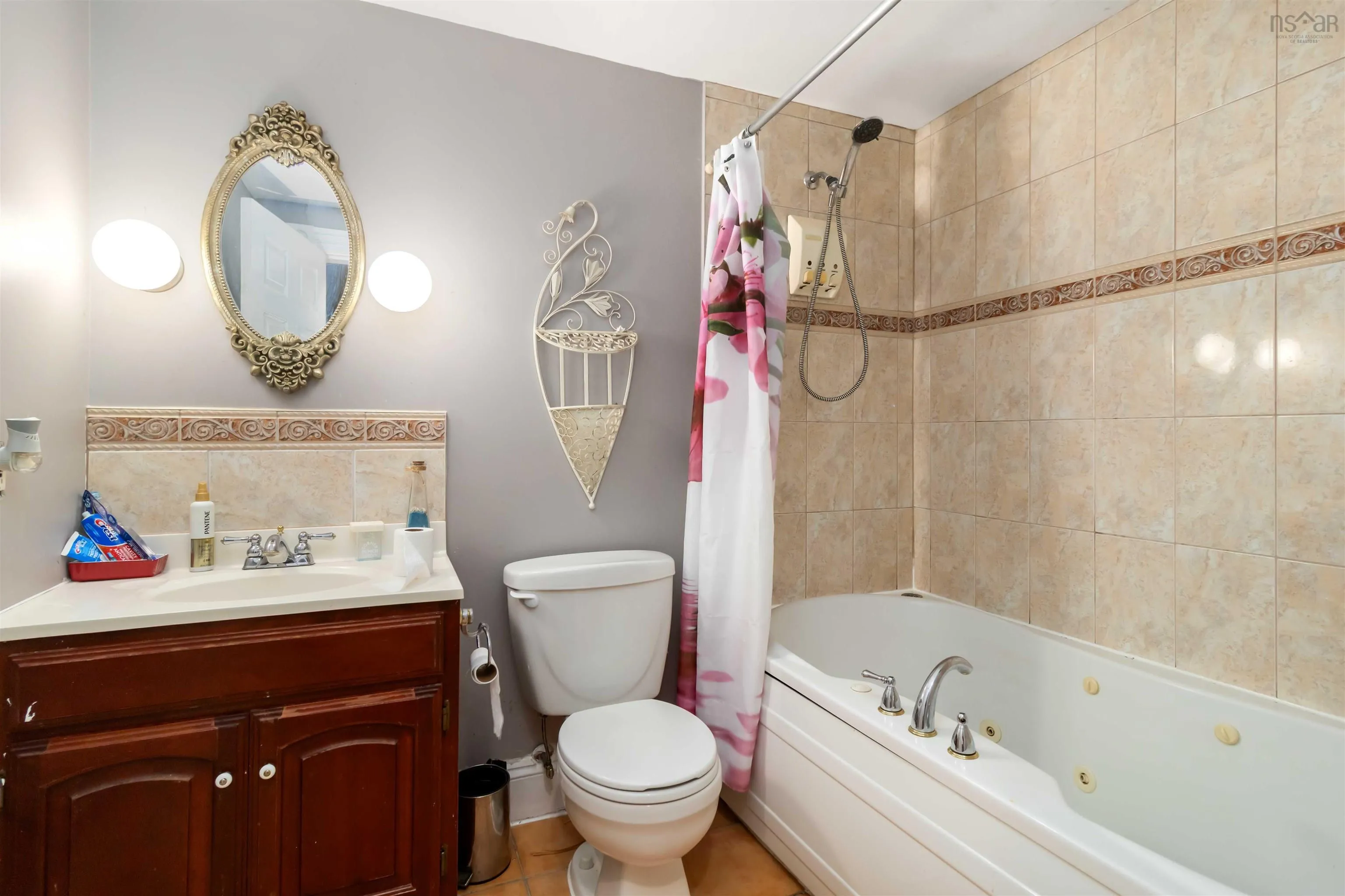 24 Northumberland Lane, Halifax, NS B3M 1R7, 6 Bedrooms Bedrooms, ,5 BathroomsBathrooms,Residential,For Sale,Northumberland,202524354
