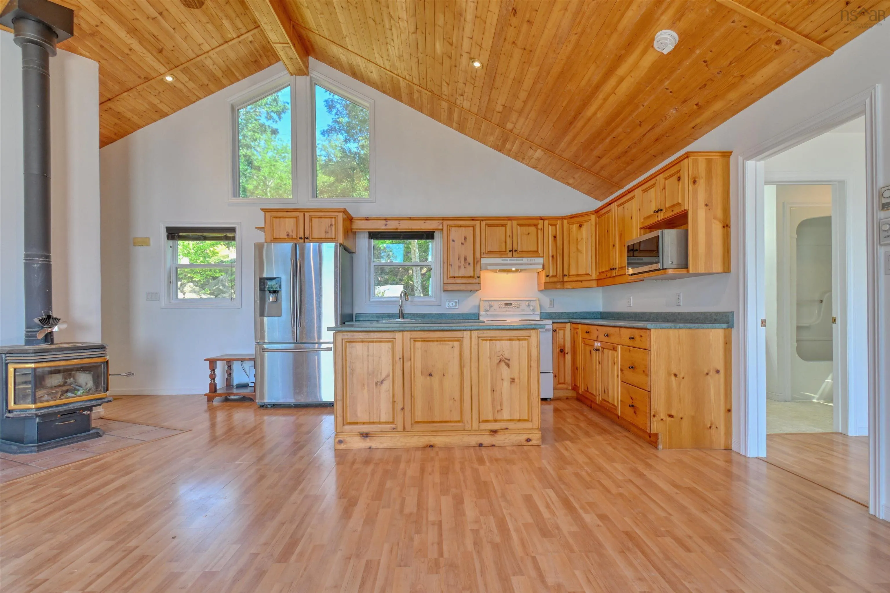 95 Lakeshore Drive W, Irish Cove, NS B0E 3B0, 3 Bedrooms Bedrooms, ,2 BathroomsBathrooms,Residential,For Sale,Lakeshore,202519838